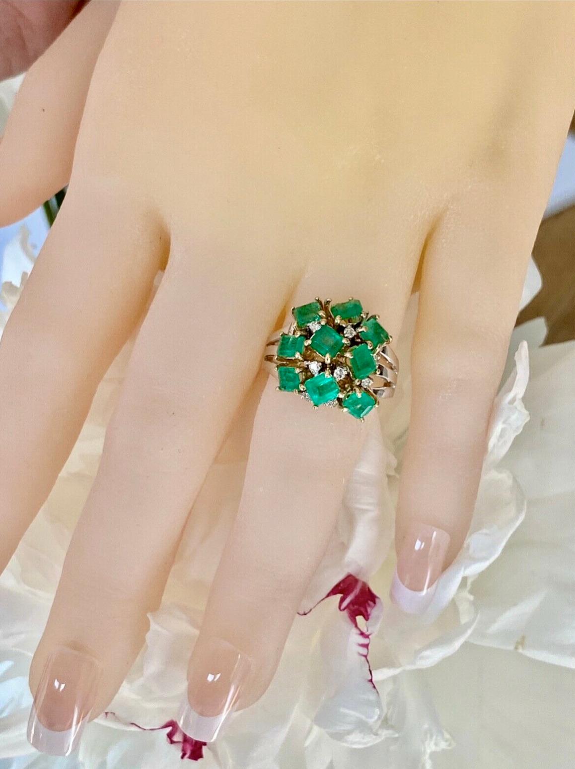 Fine Cocktail Retro Style Colombian Emerald Ring 18K For Sale 1