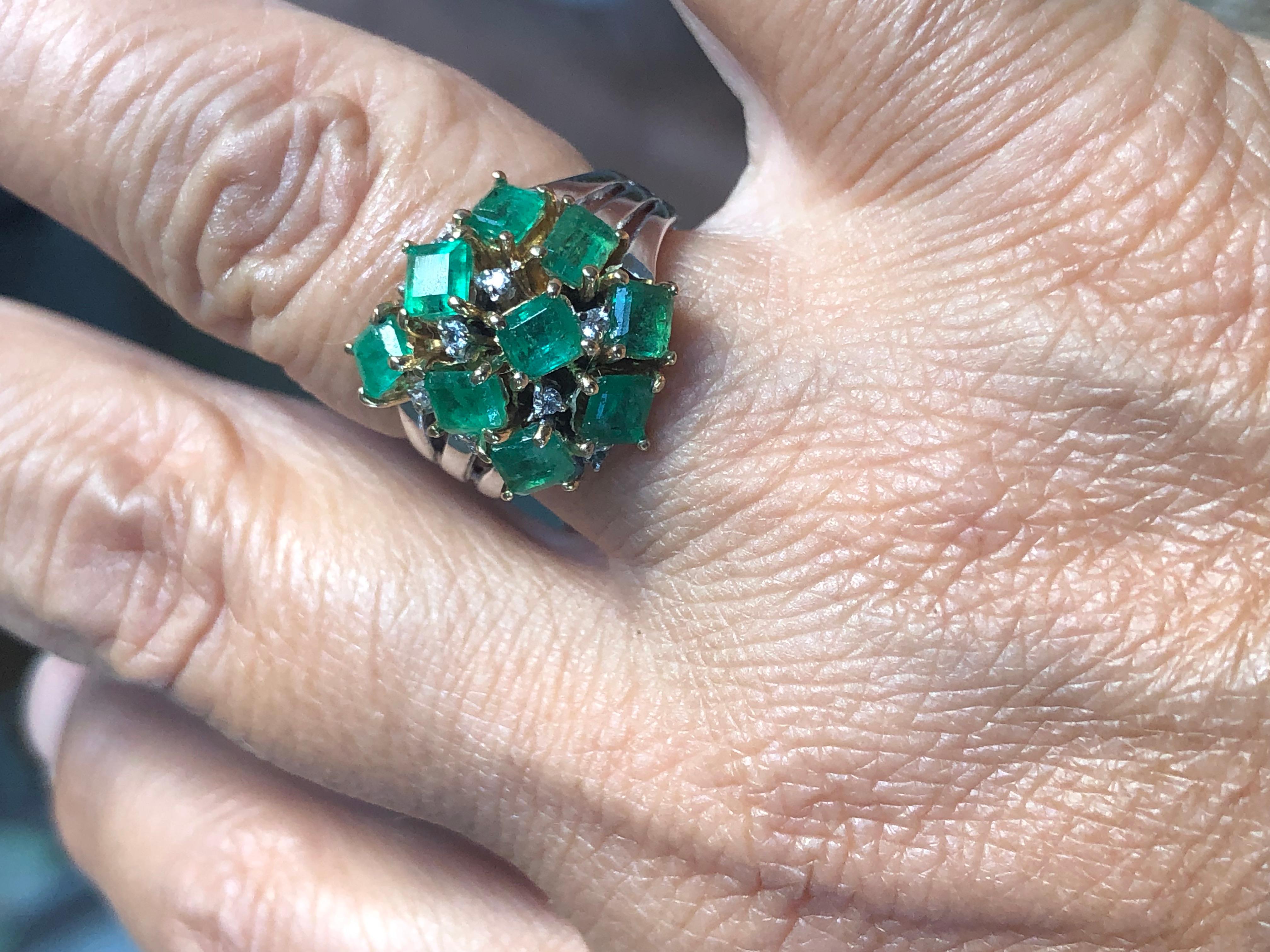 Fine Cocktail Retro Style Colombian Emerald Ring 18K For Sale 3