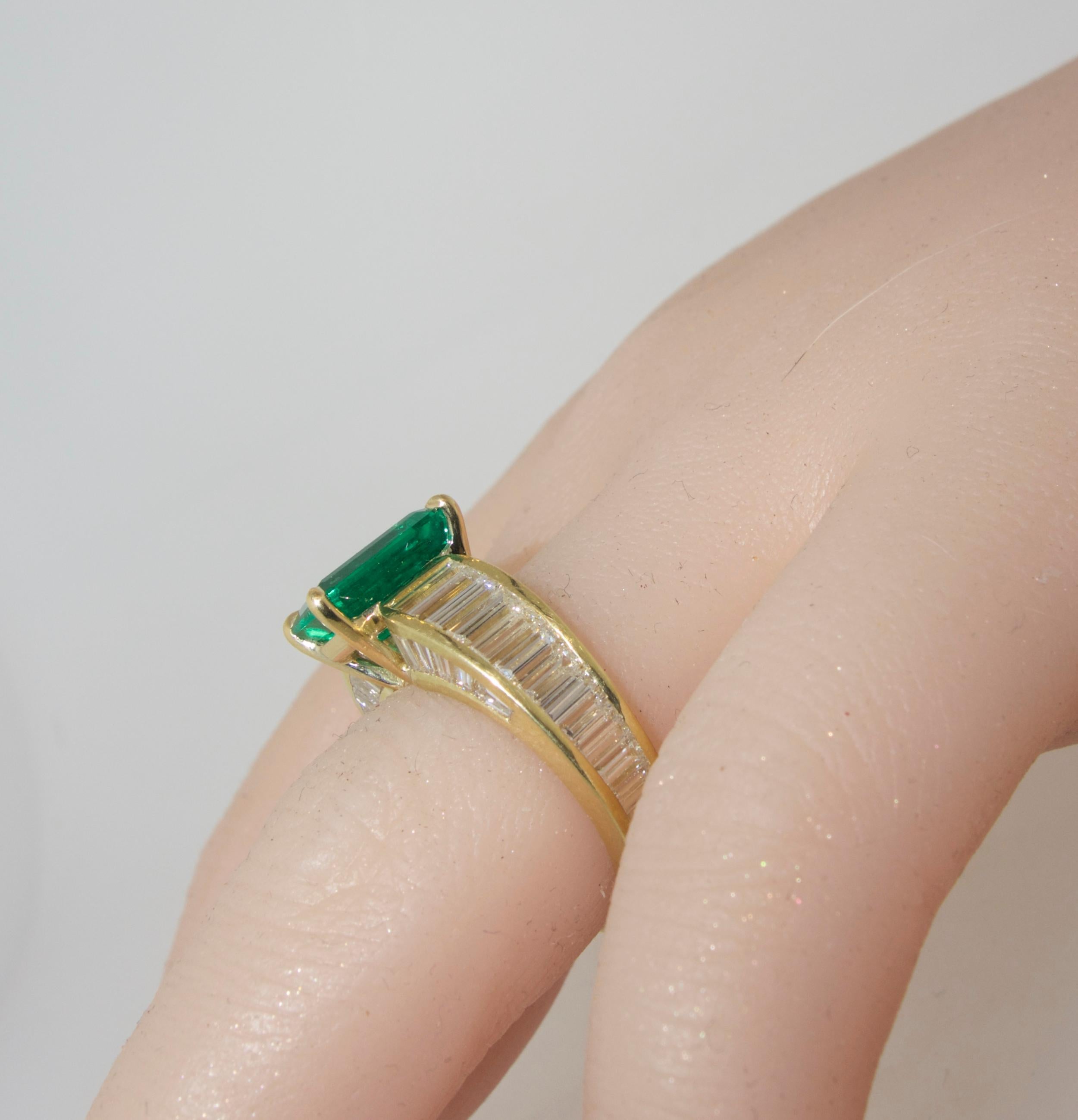 AGL Certified Fine Colombian Emerald and Diamond Ring by Pierre/Famille 5