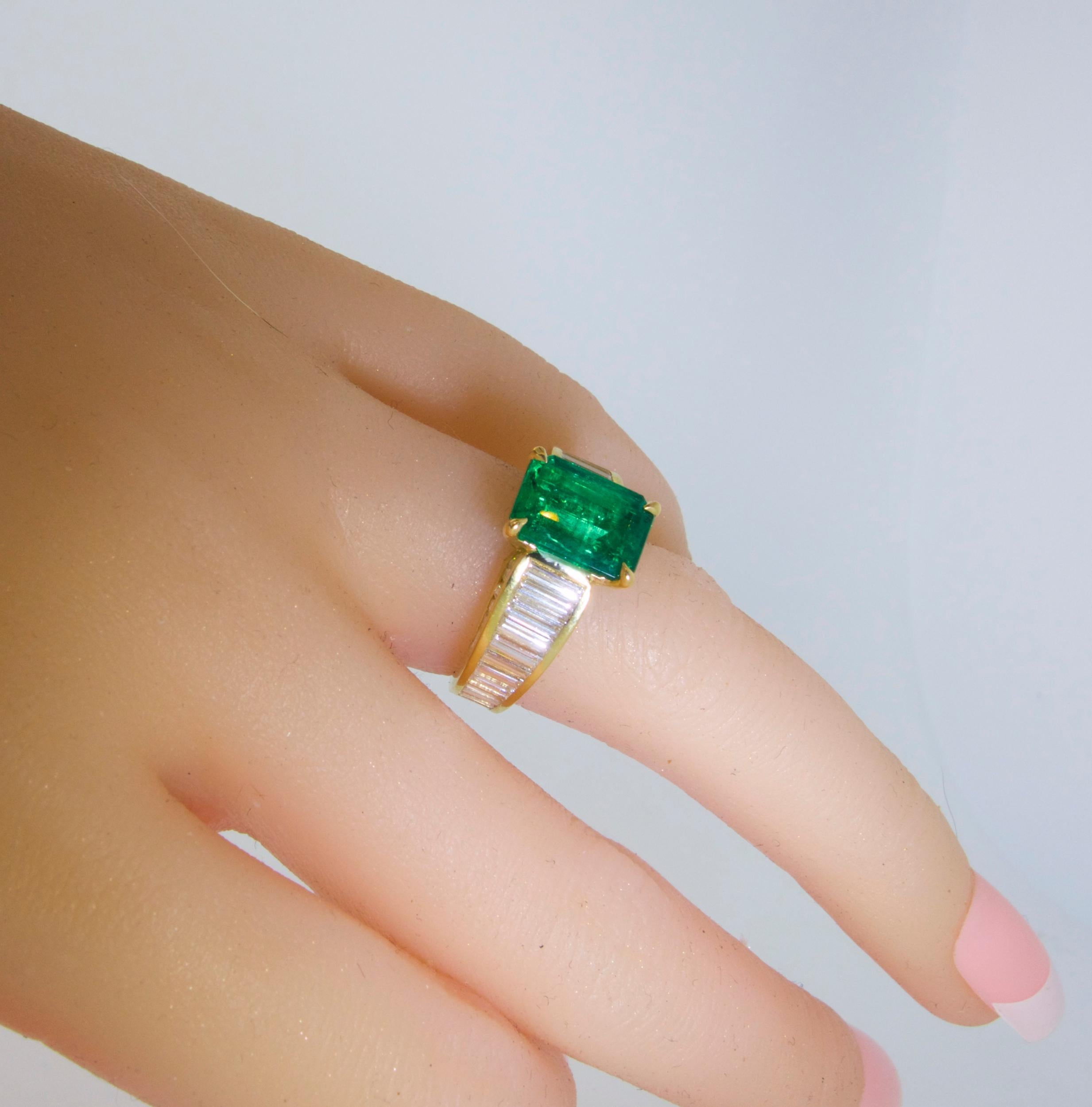AGL Certified Fine Colombian Emerald and Diamond Ring by Pierre/Famille 6