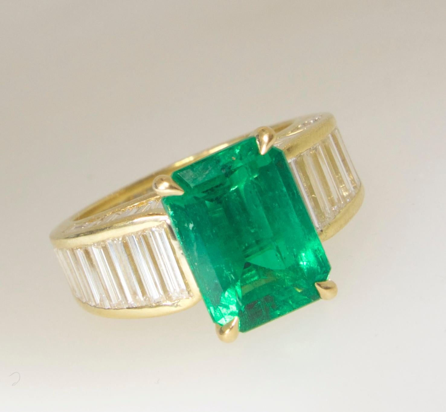 AGL certified minor oil, Colombian emerald weighing 2.92 cts and displaying a fine pure green color is accented with white diamonds.  These baguette cut diamonds are near colorless (G), and very slightly included (VS1).  The weigh of the diamonds is