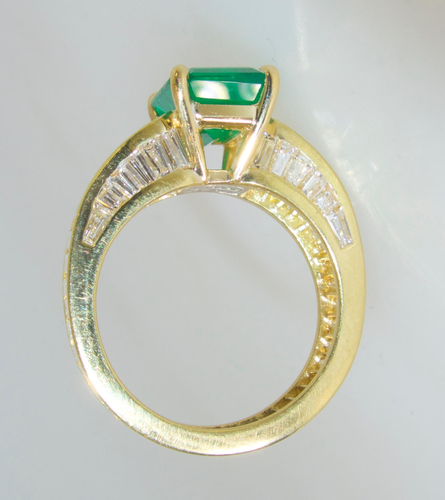 AGL Certified Fine Colombian Emerald and Diamond Ring by Pierre/Famille für Damen oder Herren