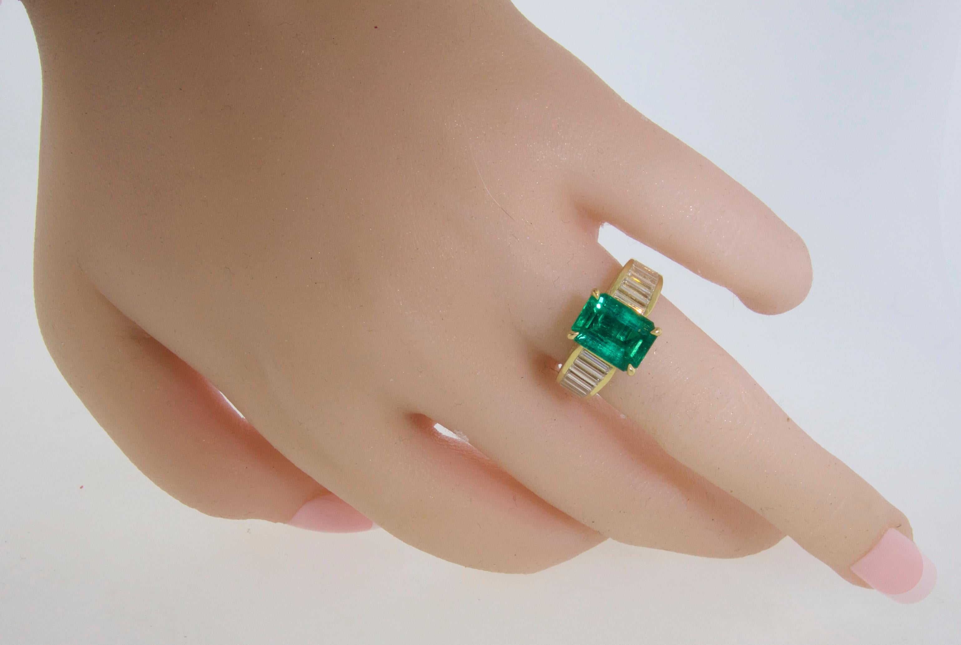 AGL Certified Fine Colombian Emerald and Diamond Ring by Pierre/Famille 2