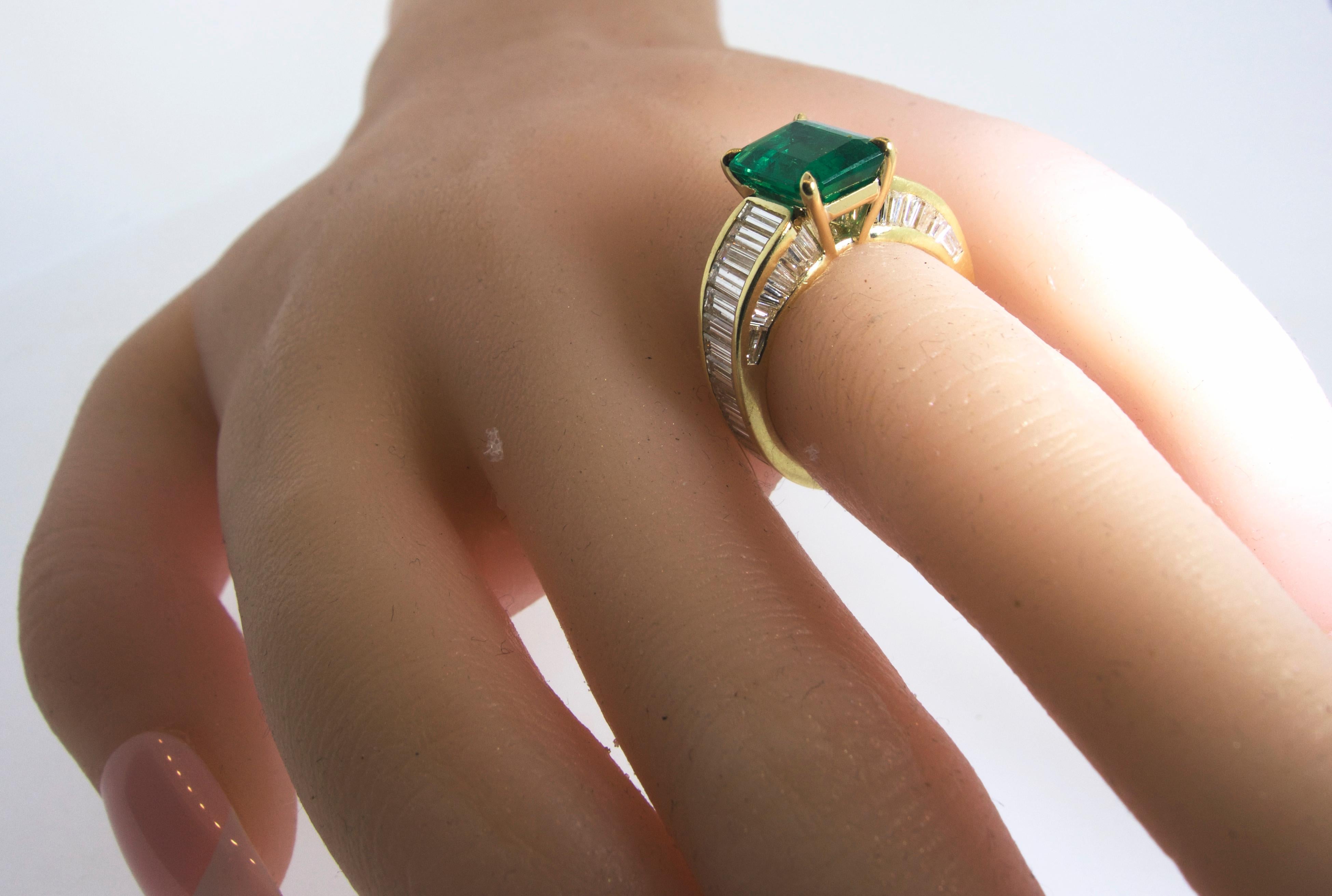 AGL Certified Fine Colombian Emerald and Diamond Ring by Pierre/Famille 3