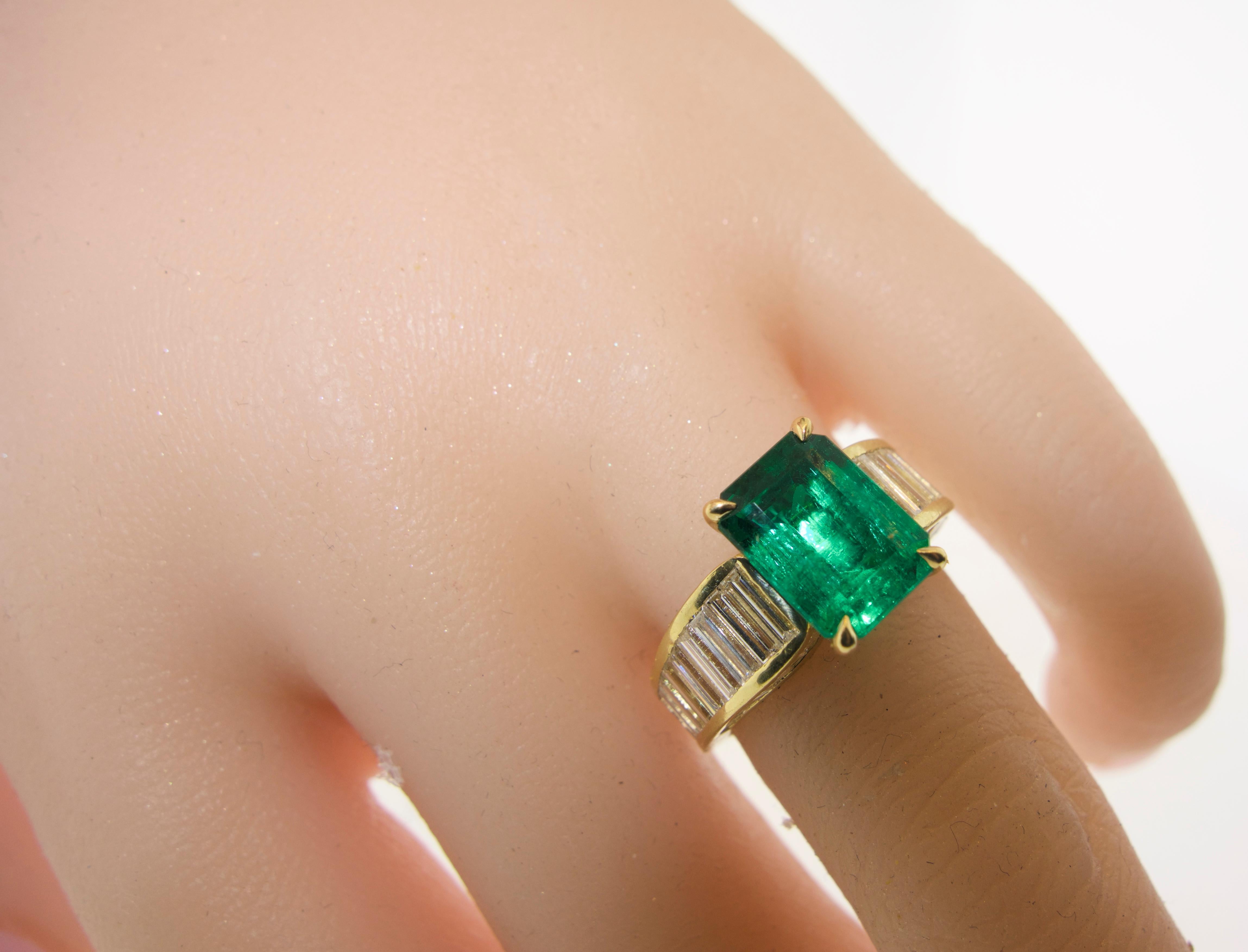 AGL Certified Fine Colombian Emerald and Diamond Ring by Pierre/Famille 4