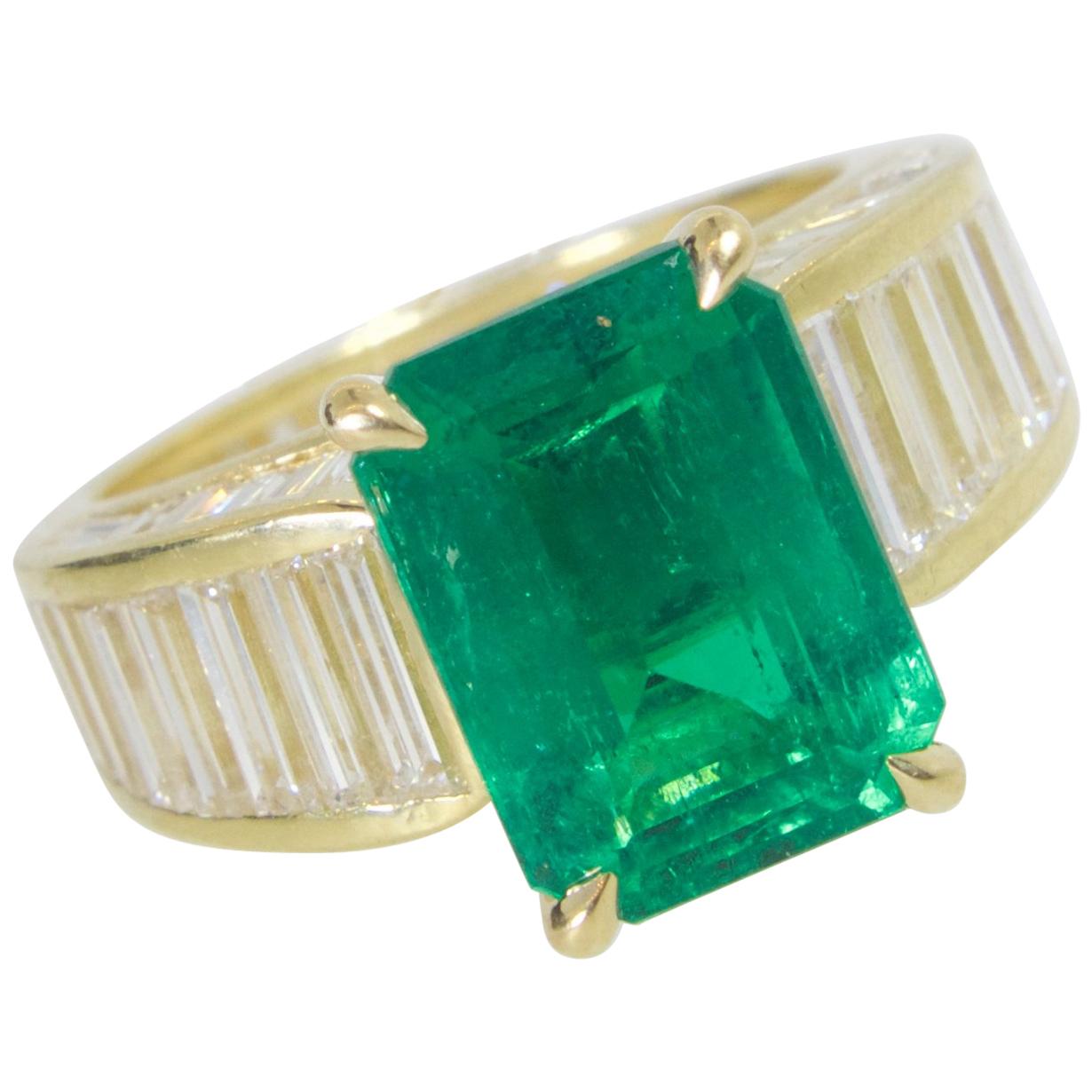 AGL Certified Fine Colombian Emerald and Diamond Ring by Pierre/Famille