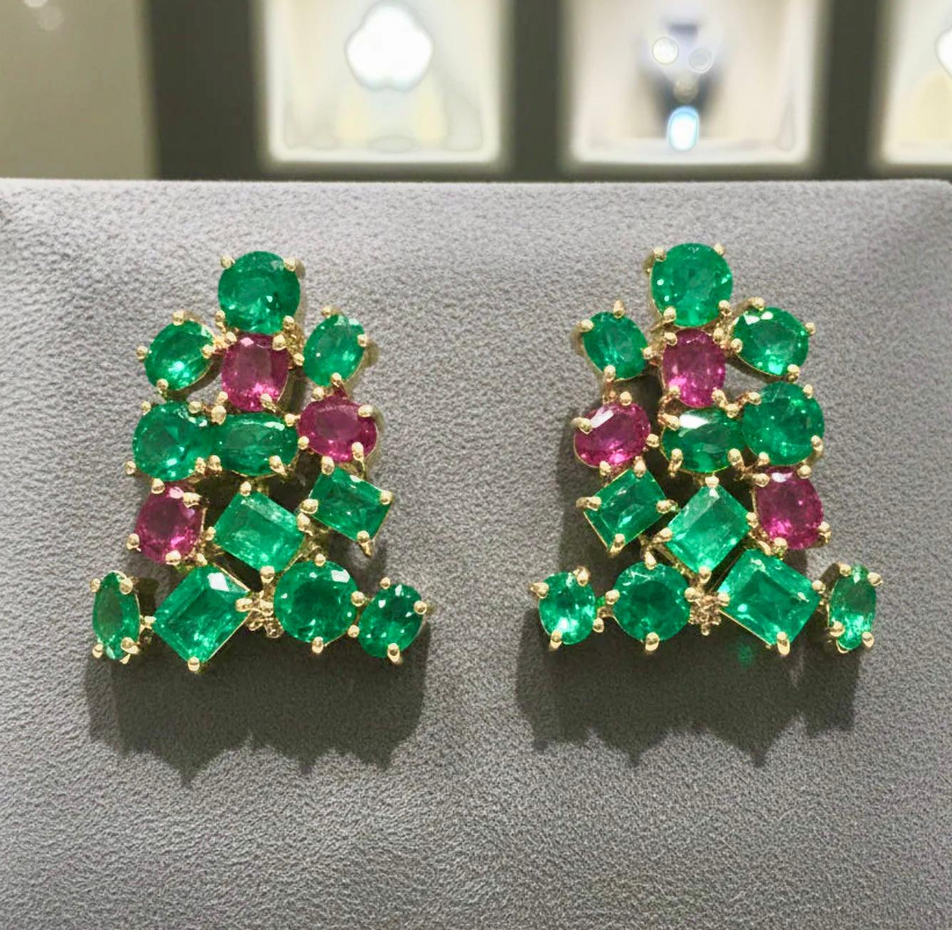 Art déco 6.50 Carat Emeraude Colombienne Rubis Boucles d'oreilles or jaune 18K en vente