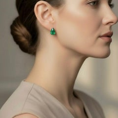 Fine Colombian Emerald Pear Cut 18k Yellow Gold Stud Earrings