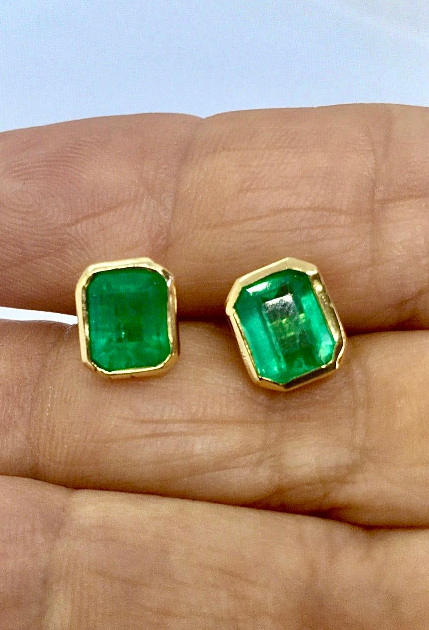 Stunning Fine Colombian Emerald  Stud Earrings 18K
Natural Medium Green Emerald
Emerald Cut
Total Weight 4.00 carats
Earrings Measurements: 7.87mm x 9.55mm
3.80g
Made of Solid 18K Yellow Gold
Push Backs
Condition: New
All our jewelry are money back