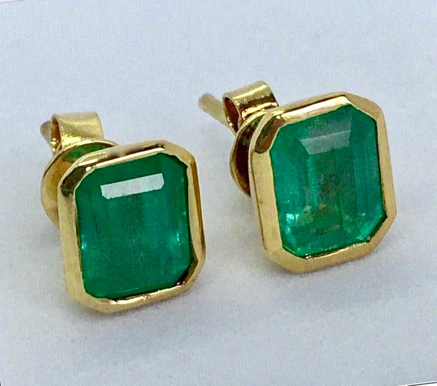 Emerald Cut Fine Colombian Emerald Stud Earrings Bezel 18K Gold For Sale