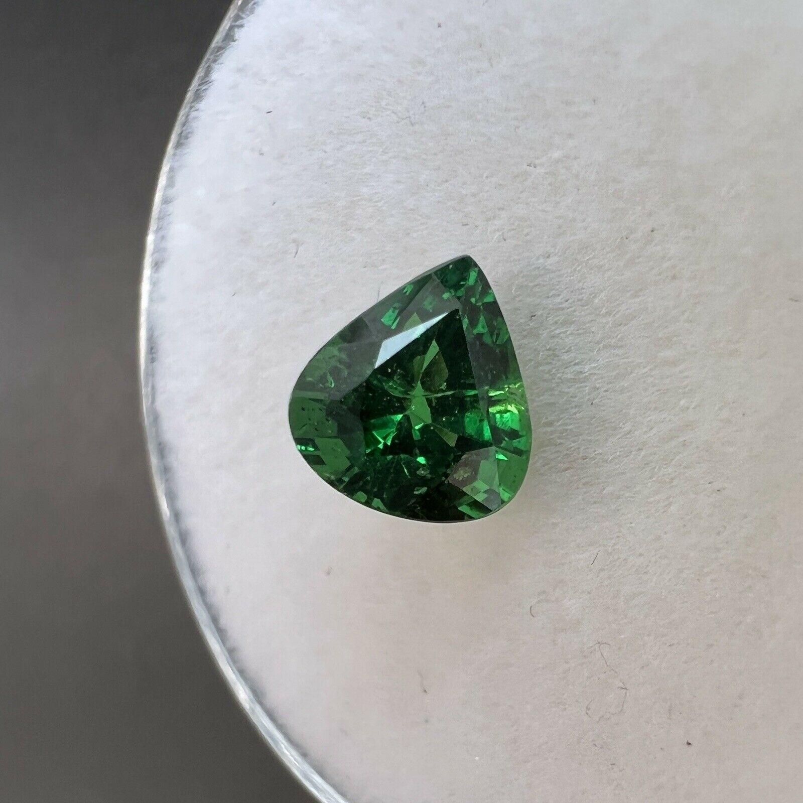 Tsavorit Granat 0,83 Karat birnenförmiger Tropfenschliff-Edelstein in leuchtend grüner Farbe im Zustand „Neu“ im Angebot in Birmingham, GB