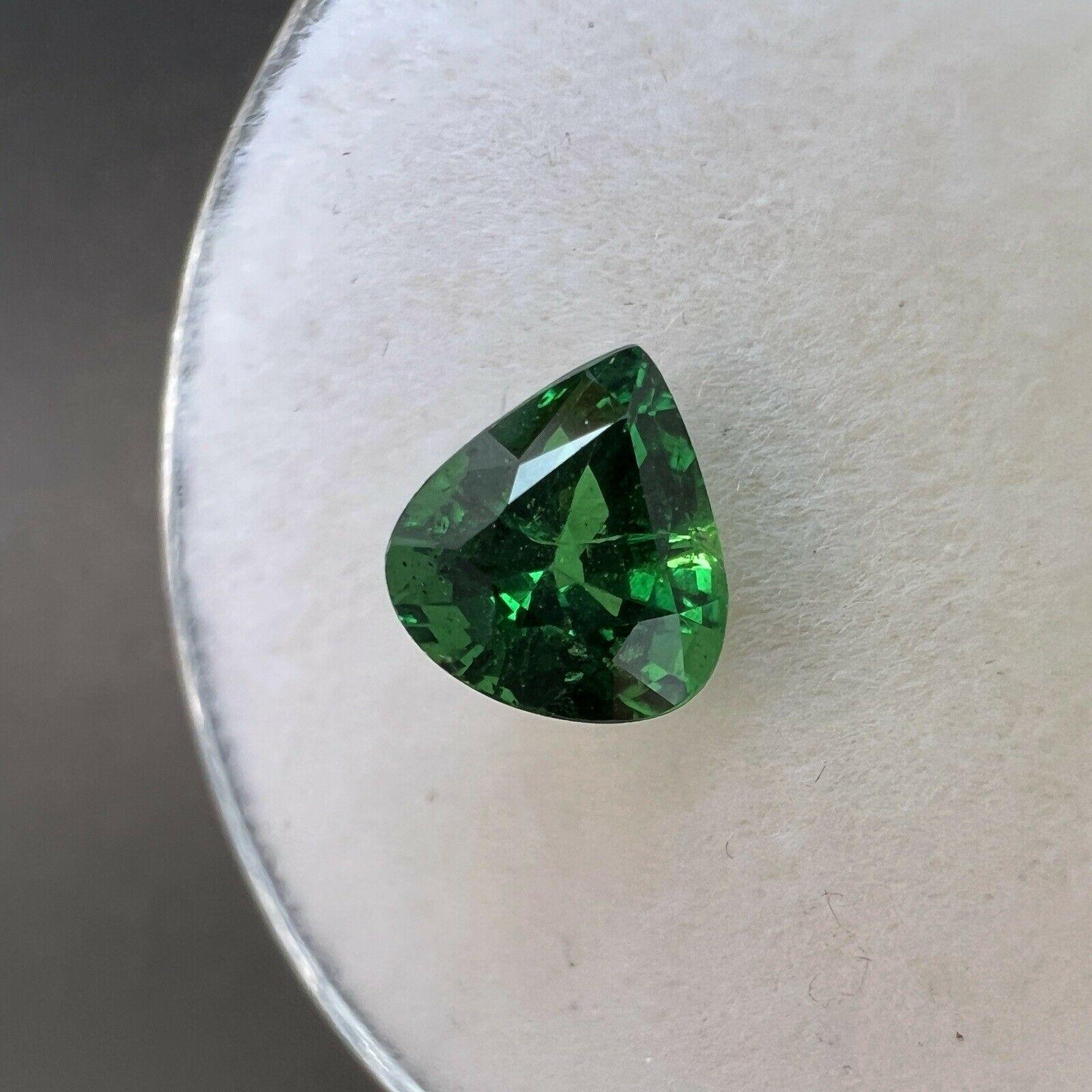 Tsavorit Granat 0,83 Karat birnenförmiger Tropfenschliff-Edelstein in leuchtend grüner Farbe für Damen oder Herren im Angebot
