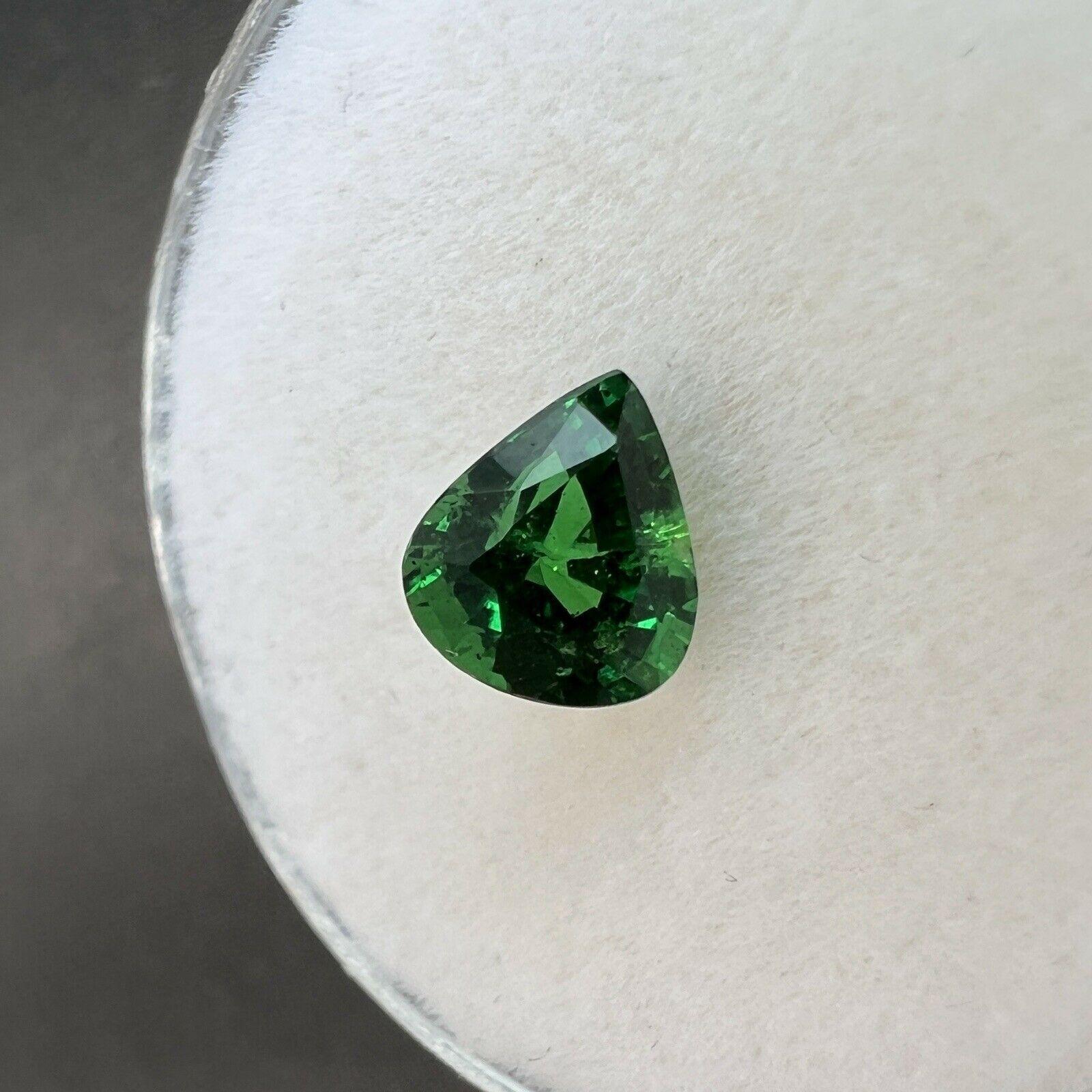 Tsavorit Granat 0,83 Karat birnenförmiger Tropfenschliff-Edelstein in leuchtend grüner Farbe im Angebot 1