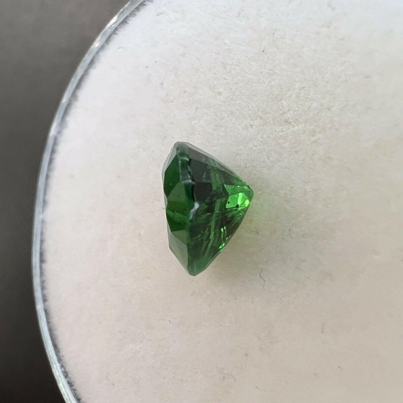 Tsavorit Granat 0,83 Karat birnenförmiger Tropfenschliff-Edelstein in leuchtend grüner Farbe im Angebot 2