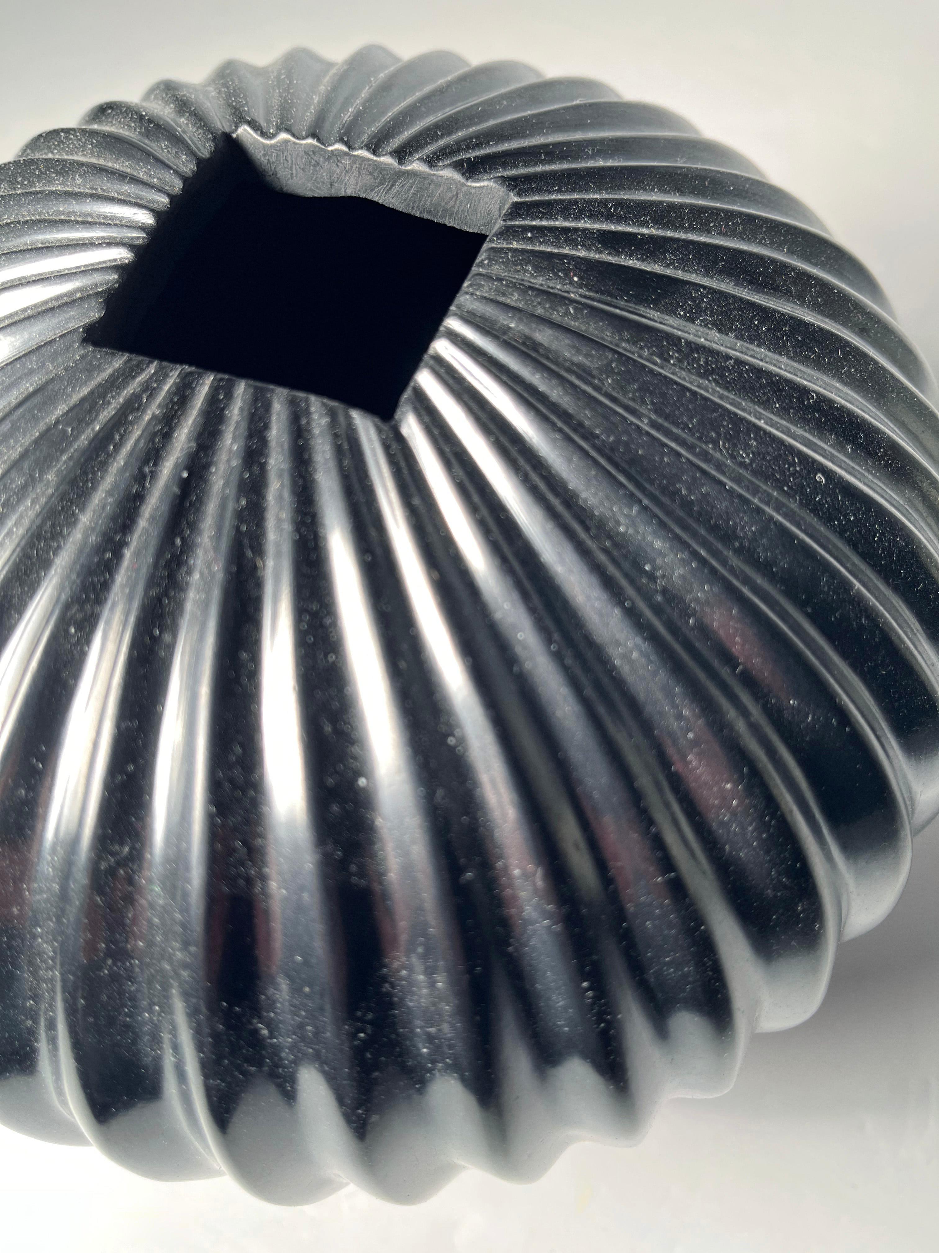 Fine Contemporary Black Ceramic Vase by Hector Ortega / Mata Ortiz In Good Condition For Sale In Chicago, IL