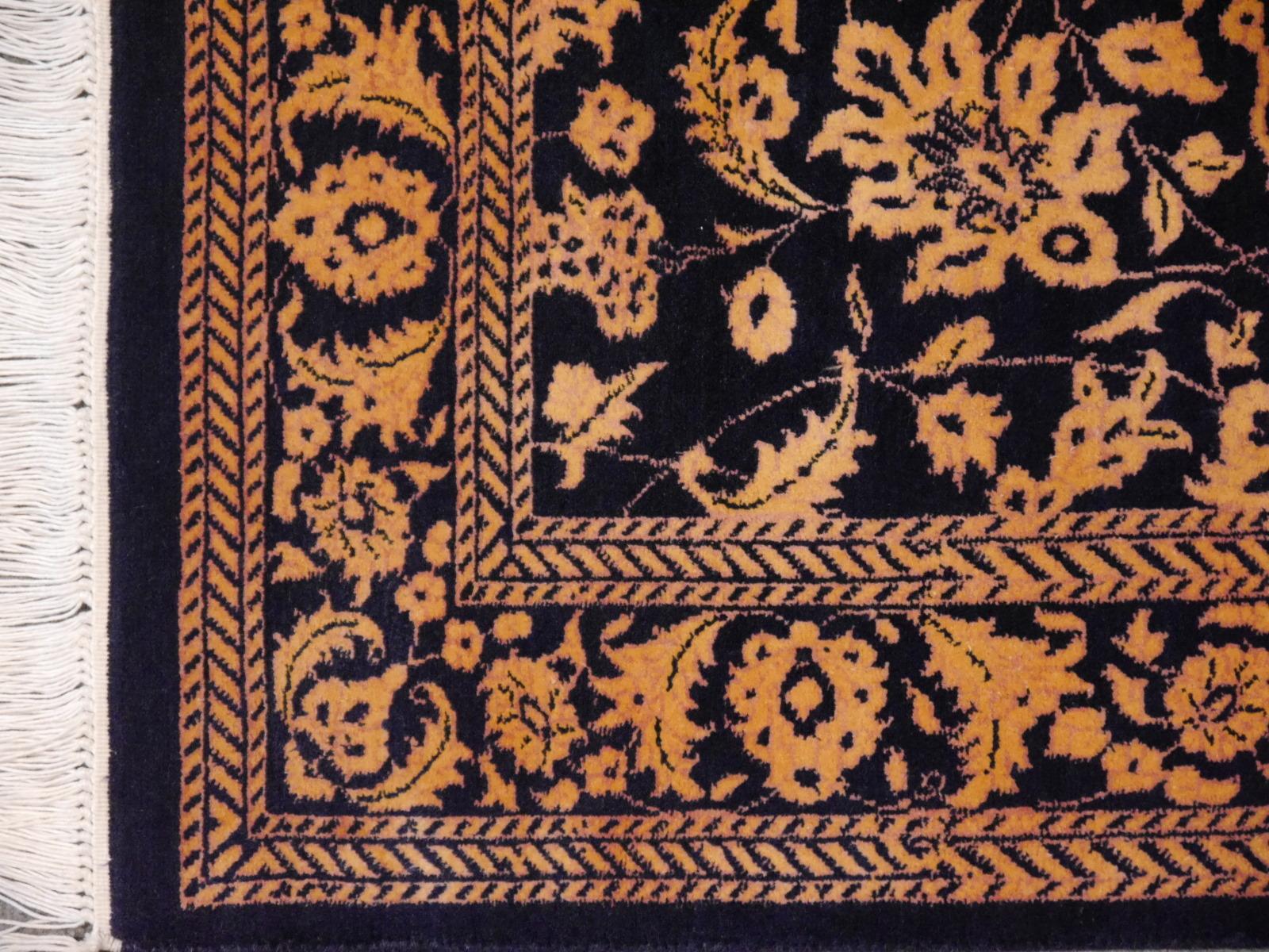 Fine Contemporary Wool and Silk Srinagar Carpet In Excellent Condition For Sale In Lohr, Bavaria, DE