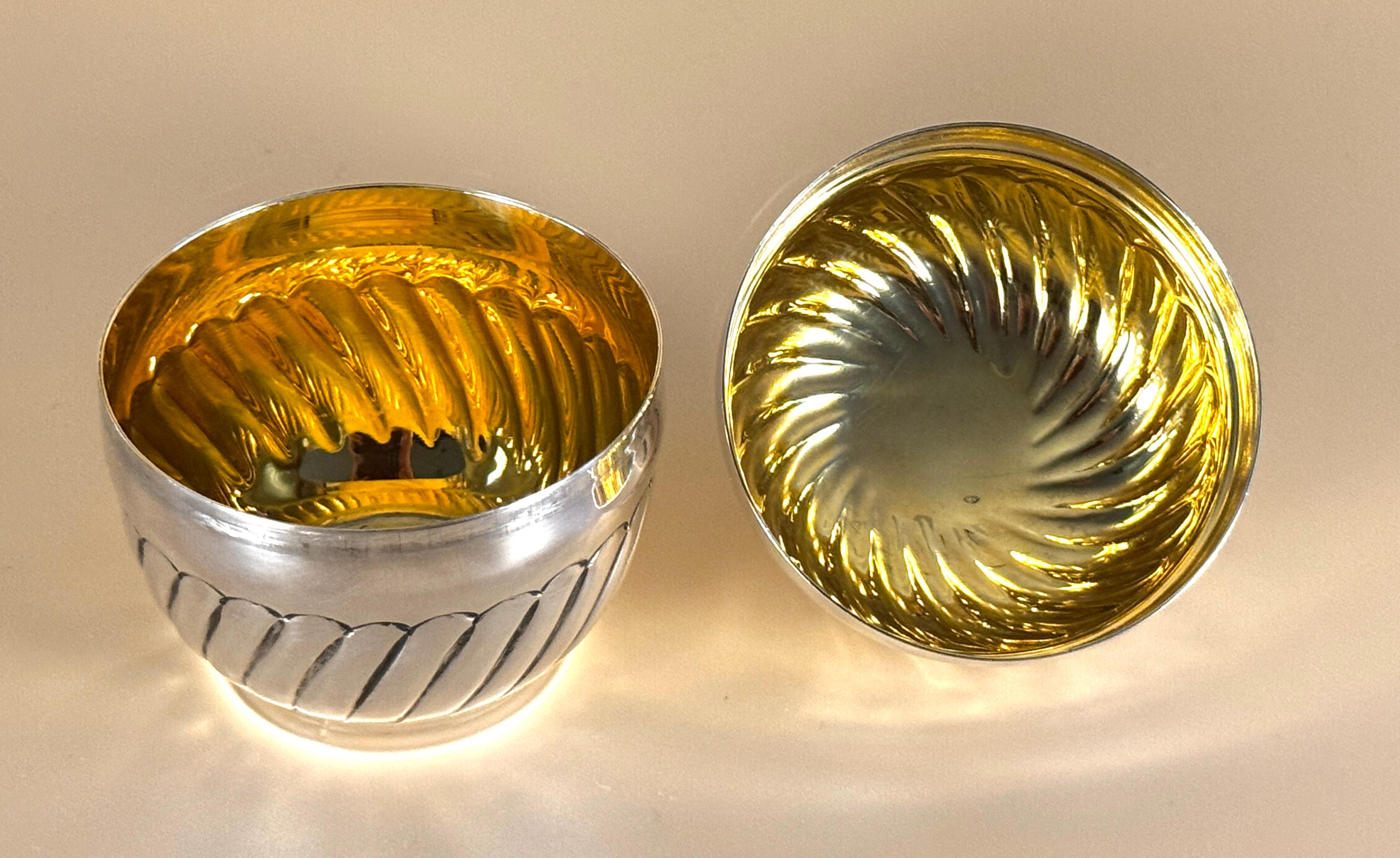 Caja de bombones de plata fina continental con interior Giltwash, norma 900 Silver en venta