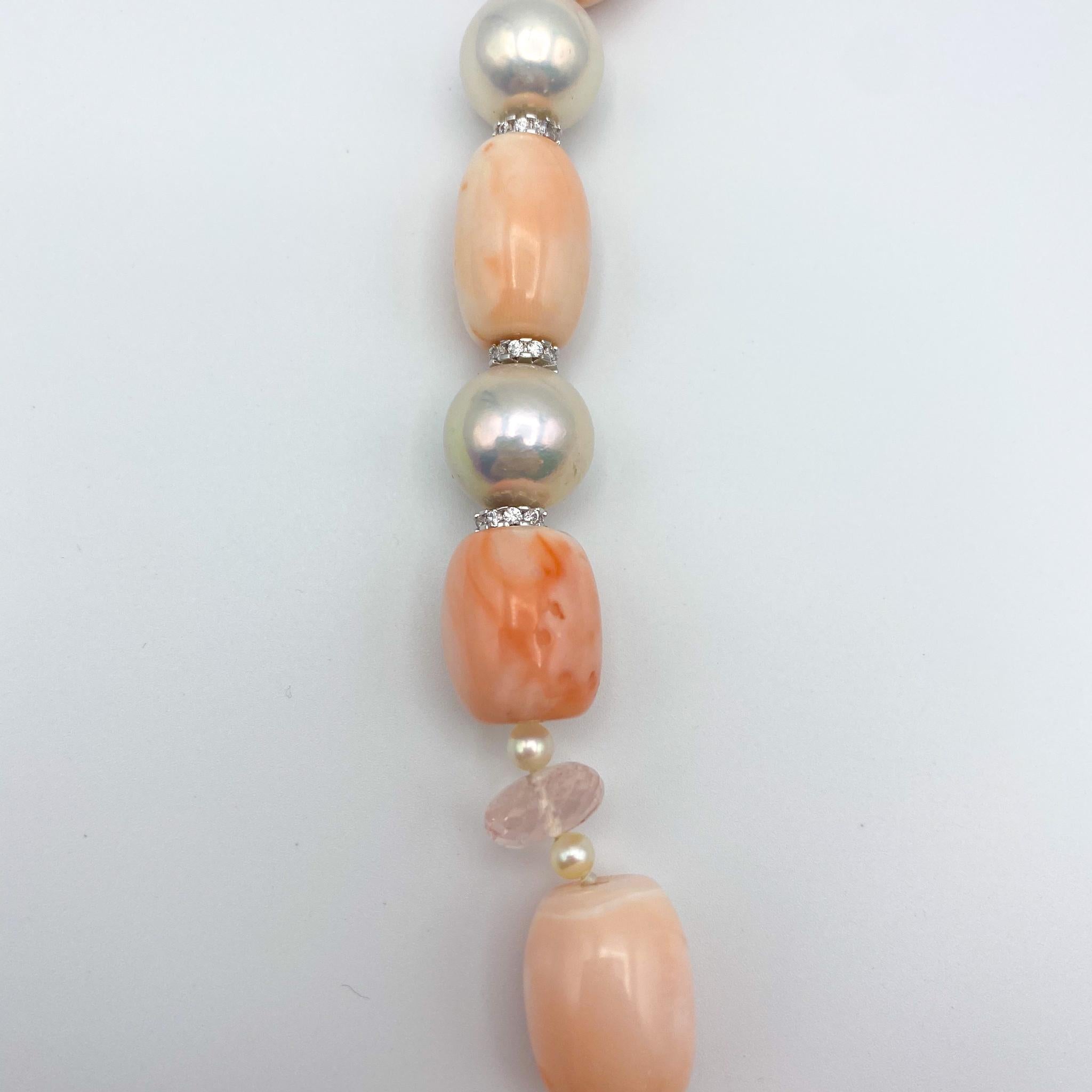 Halskette mit feinen Korallen, Rosenquarz, Bergquarz und feinen Perlen (Art nouveau) im Angebot