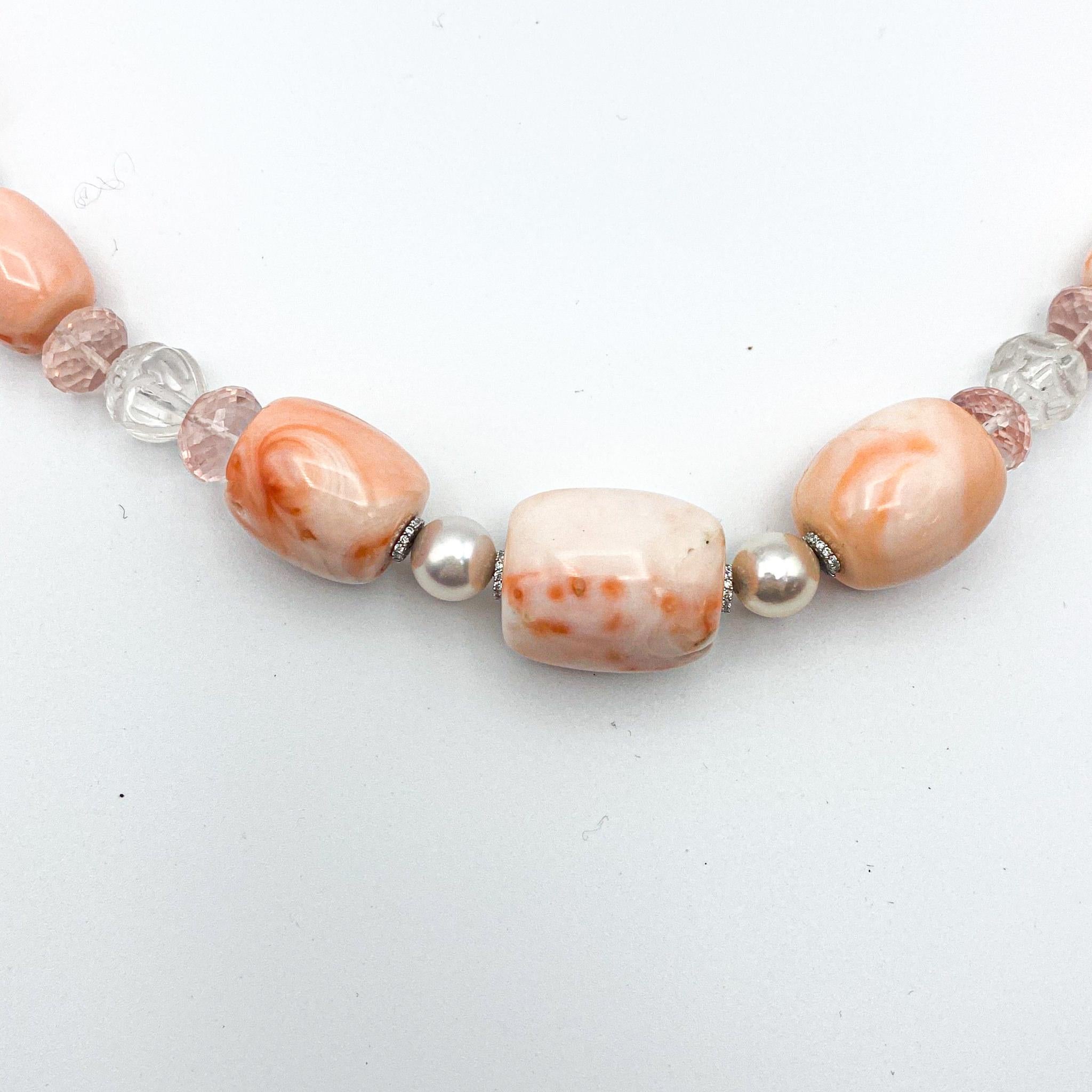 Halskette mit feinen Korallen, Rosenquarz, Bergquarz und feinen Perlen im Zustand „Gut“ im Angebot in Carlsbad, CA
