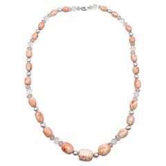 Collier de perles fines en corail, quartz rose, quartz rocheux et quartz