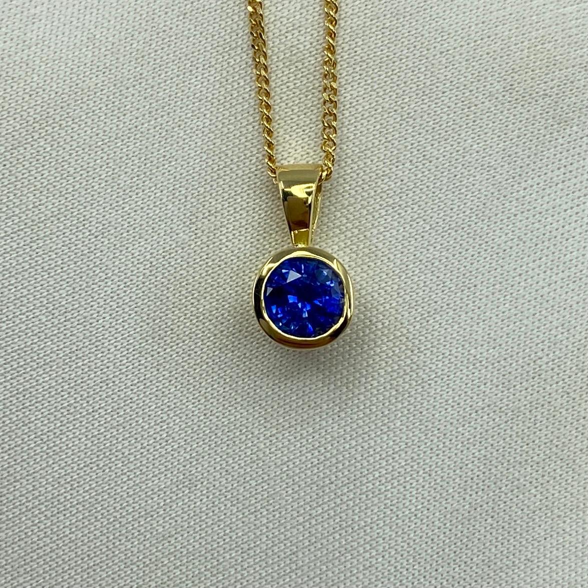 Fine Cornflower Blue Ceylon Sapphire 18k Yellow Gold Pendant.

0.80 Carat round cut sapphire with a stunning vivid cornflower blue colour and excellent clarity. Very clean stone with only some small natural inclusions visible when looking closely.