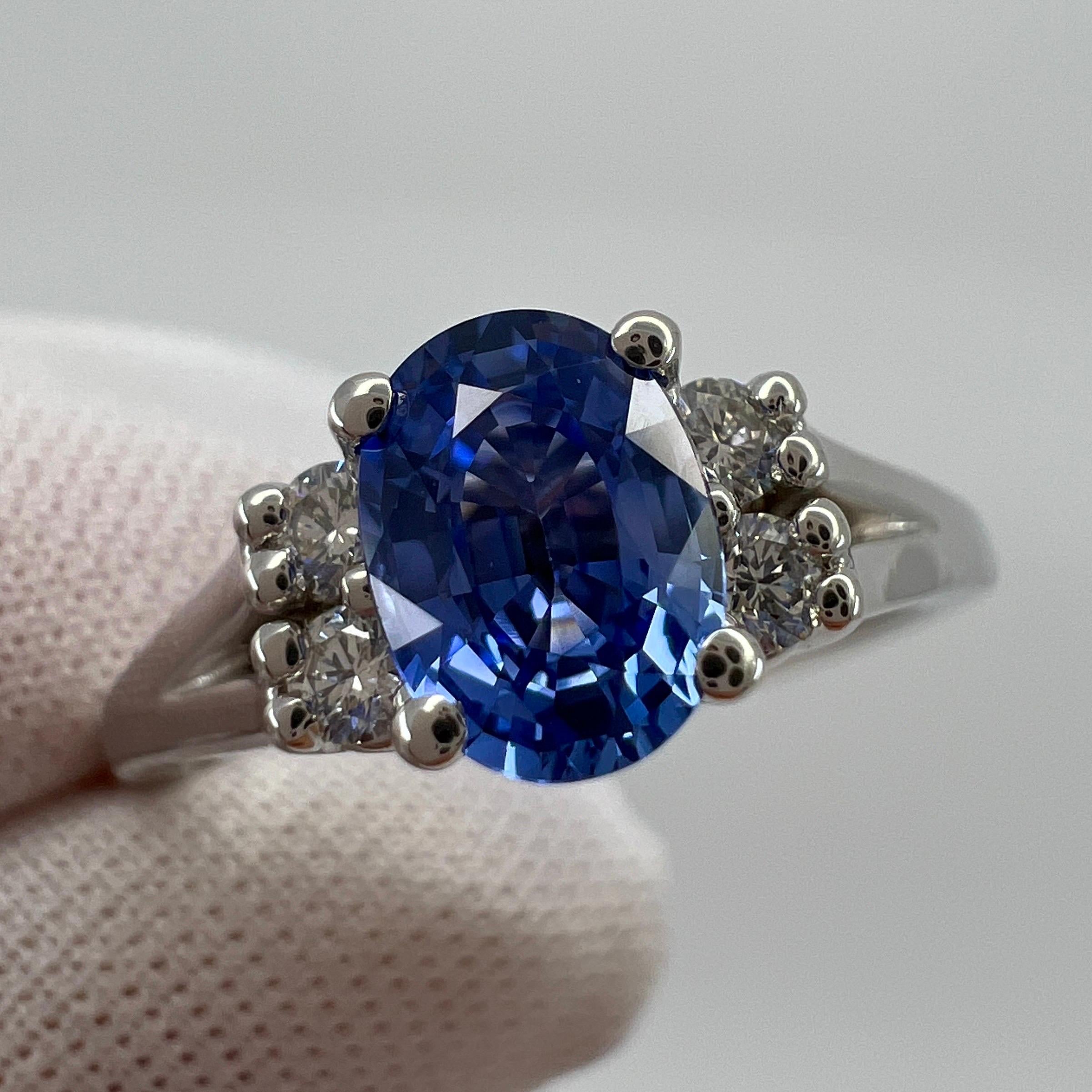 Fine Cornflower Blue Ceylon Sapphire And Diamond 1.06ct Oval 18k White Gold Ring In New Condition For Sale In Birmingham, GB