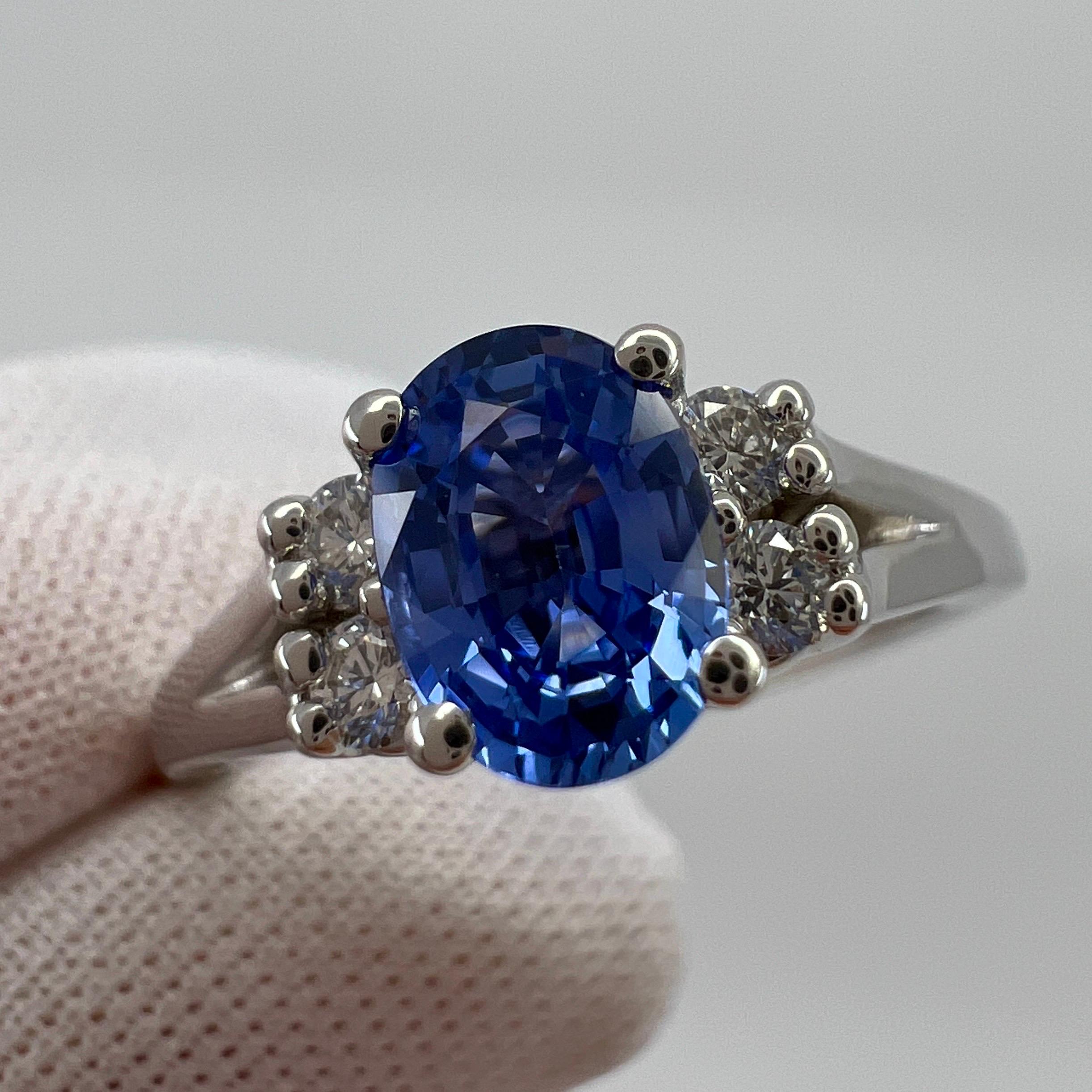 Women's or Men's Fine Cornflower Blue Ceylon Sapphire And Diamond 1.06ct Oval 18k White Gold Ring For Sale