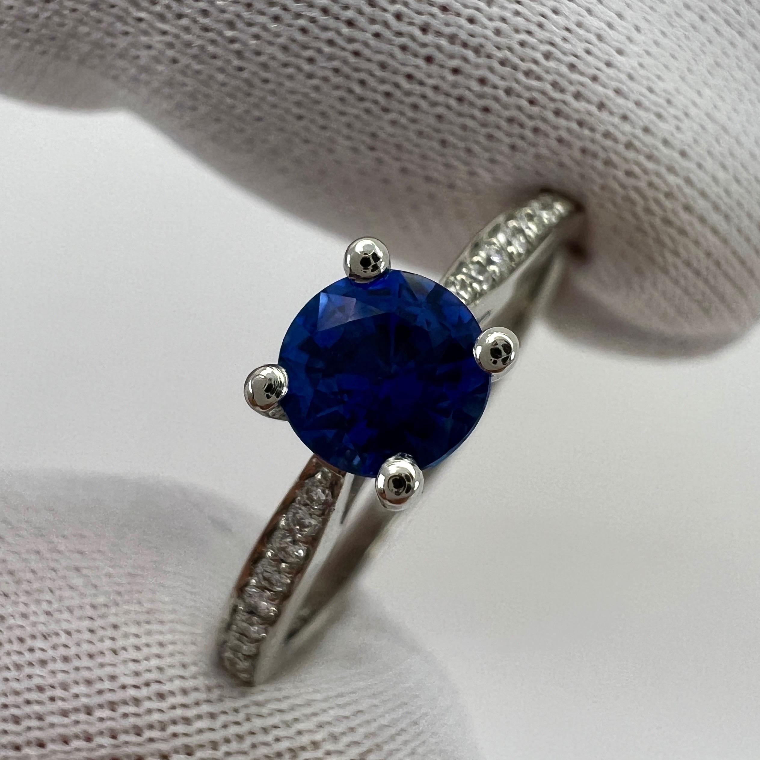 Fine Cornflower Blue Ceylon Sapphire Diamond Platinum Round Brilliant Cut Ring For Sale 4