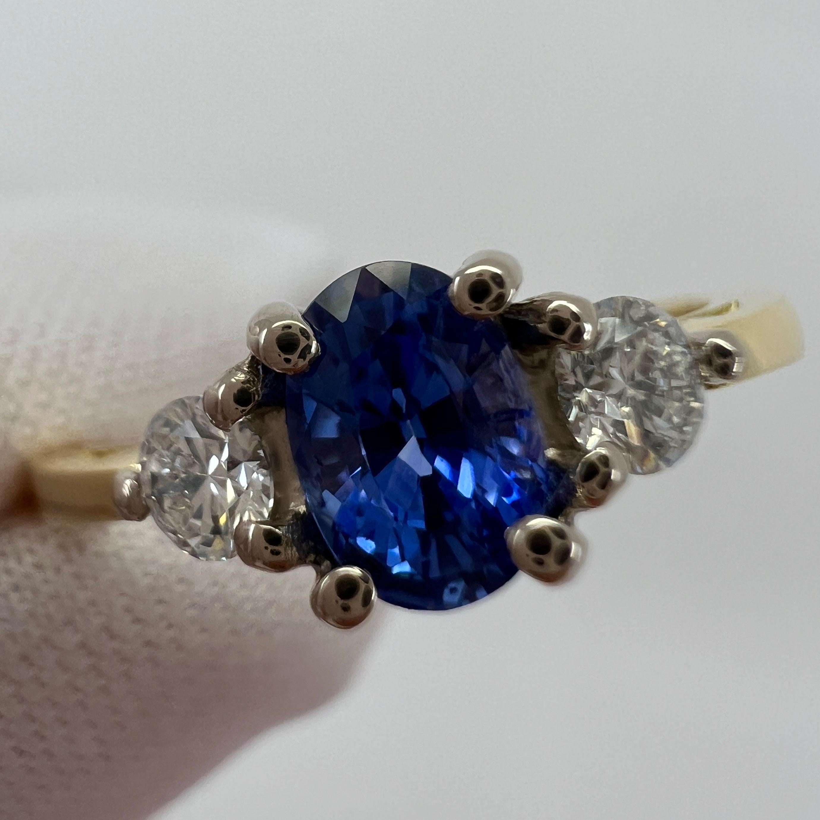 Fine Cornflower Blue Oval Ceylon Sapphire & Diamond Three Stone 18k Gold Ring For Sale 4