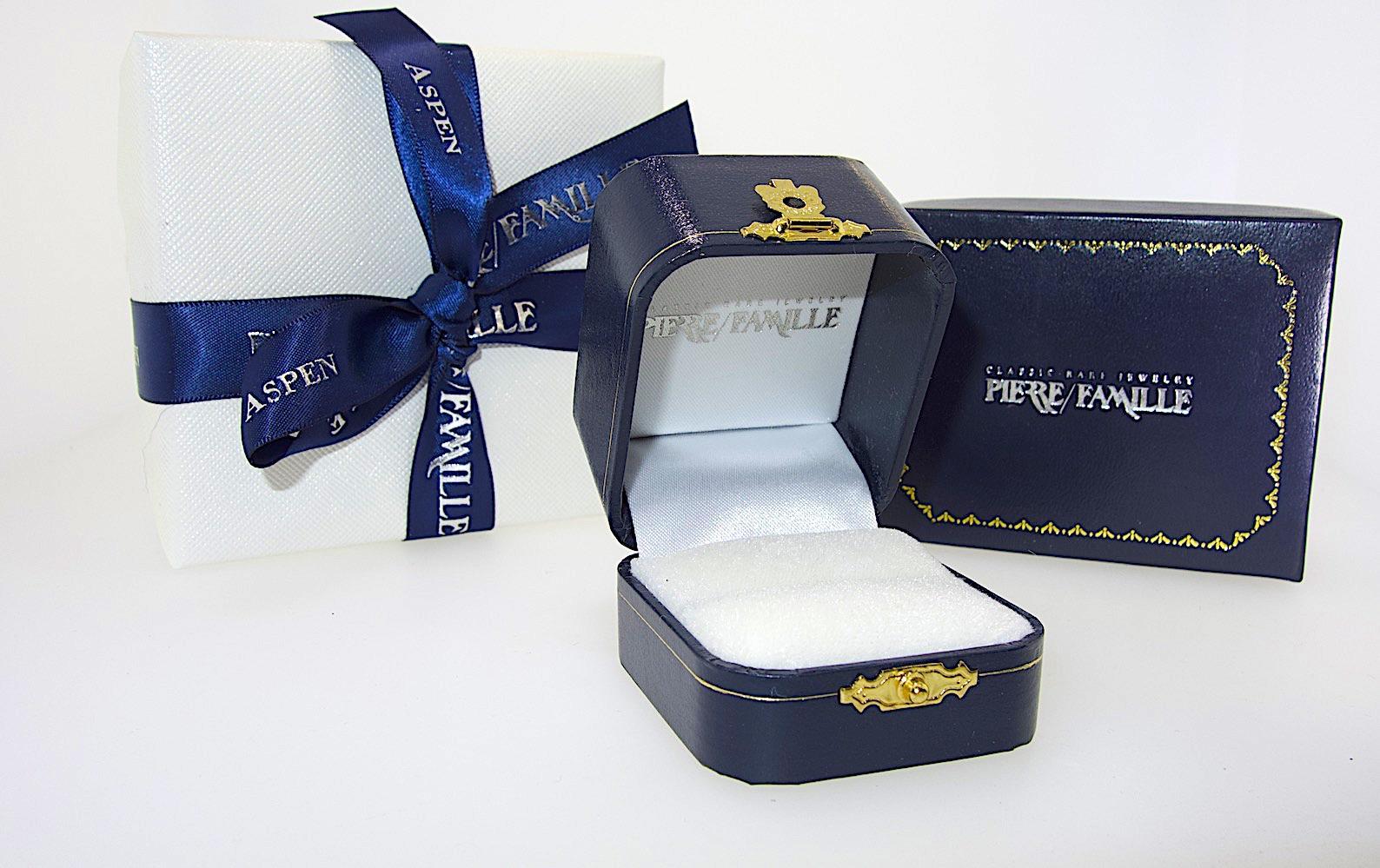 Fine Cross with Fine Fancy cut Diamonds in Platinum on an Antique Chain w/ Dias. en vente 9