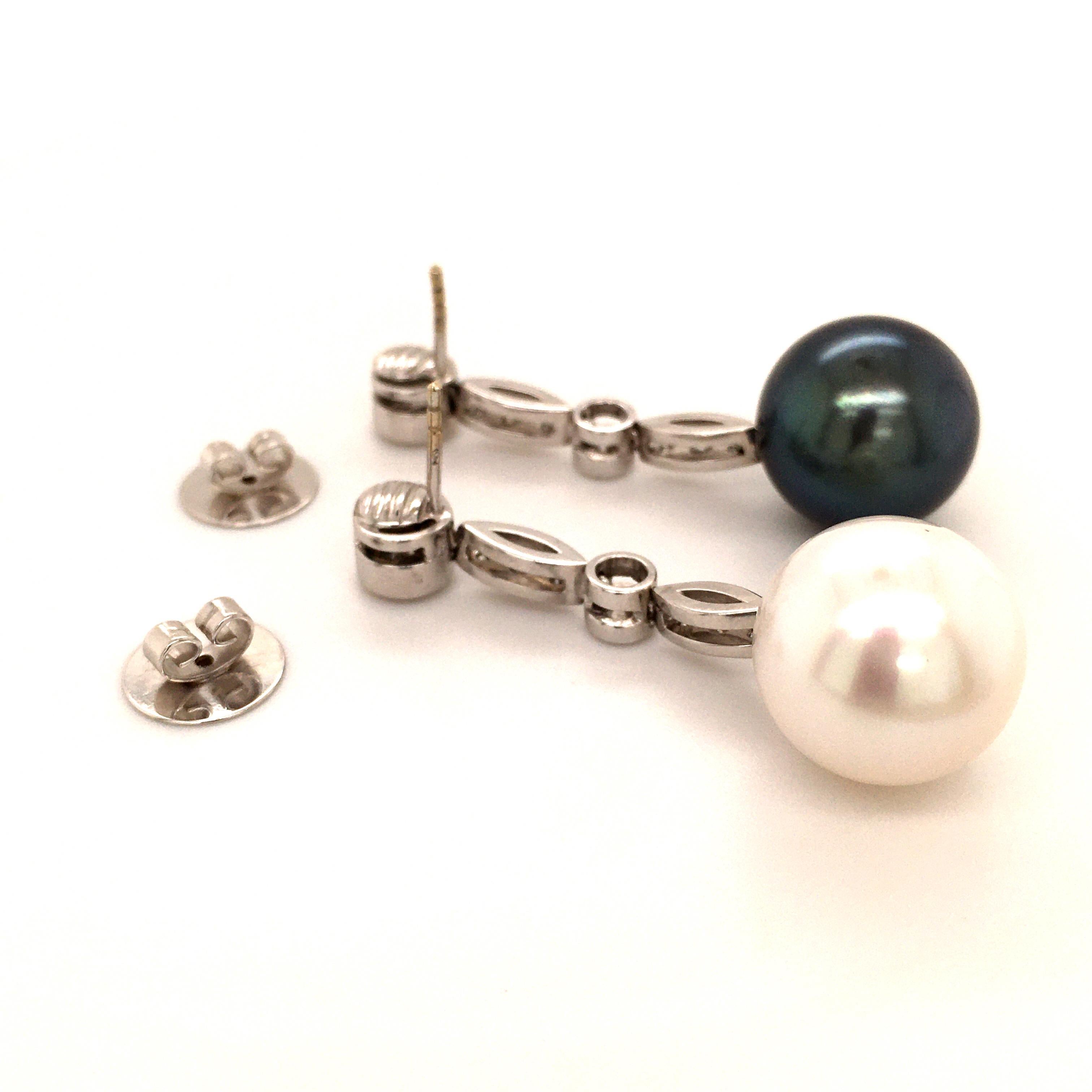 Fine Cultured Pearl Earrings in White Gold with Diamonds In Excellent Condition In Lucerne, CH
