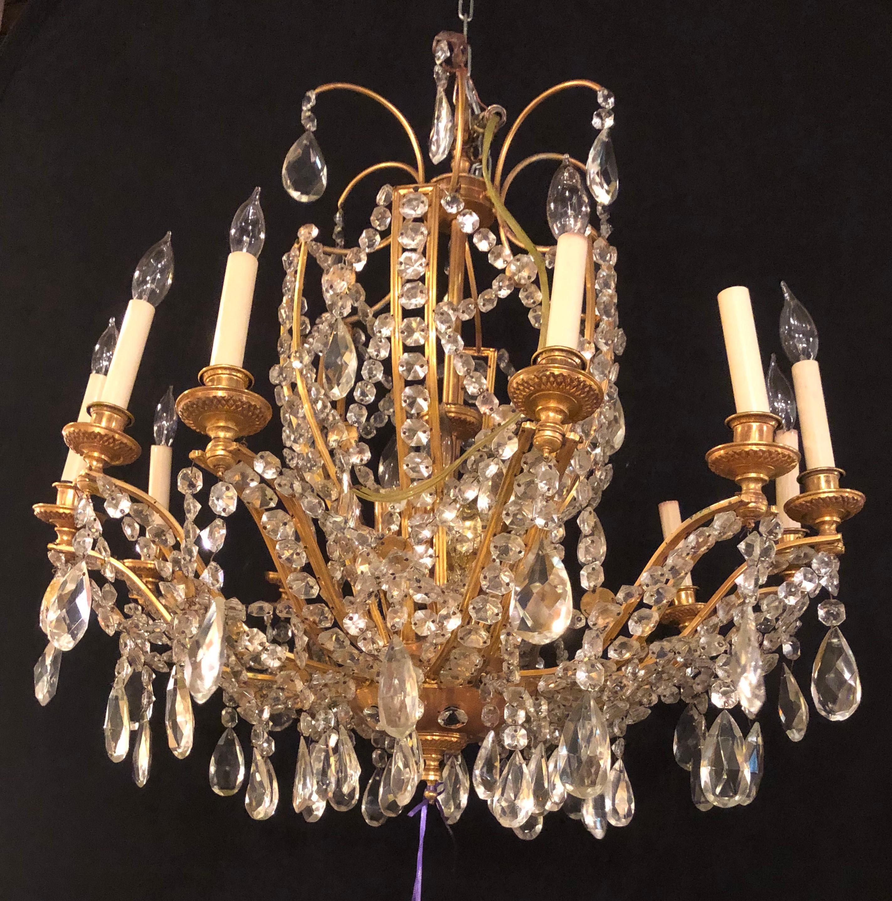Fine Cut Crystal and Gilt Bronze Neoclassical Eighteen-Light Chandelier In Good Condition In Stamford, CT