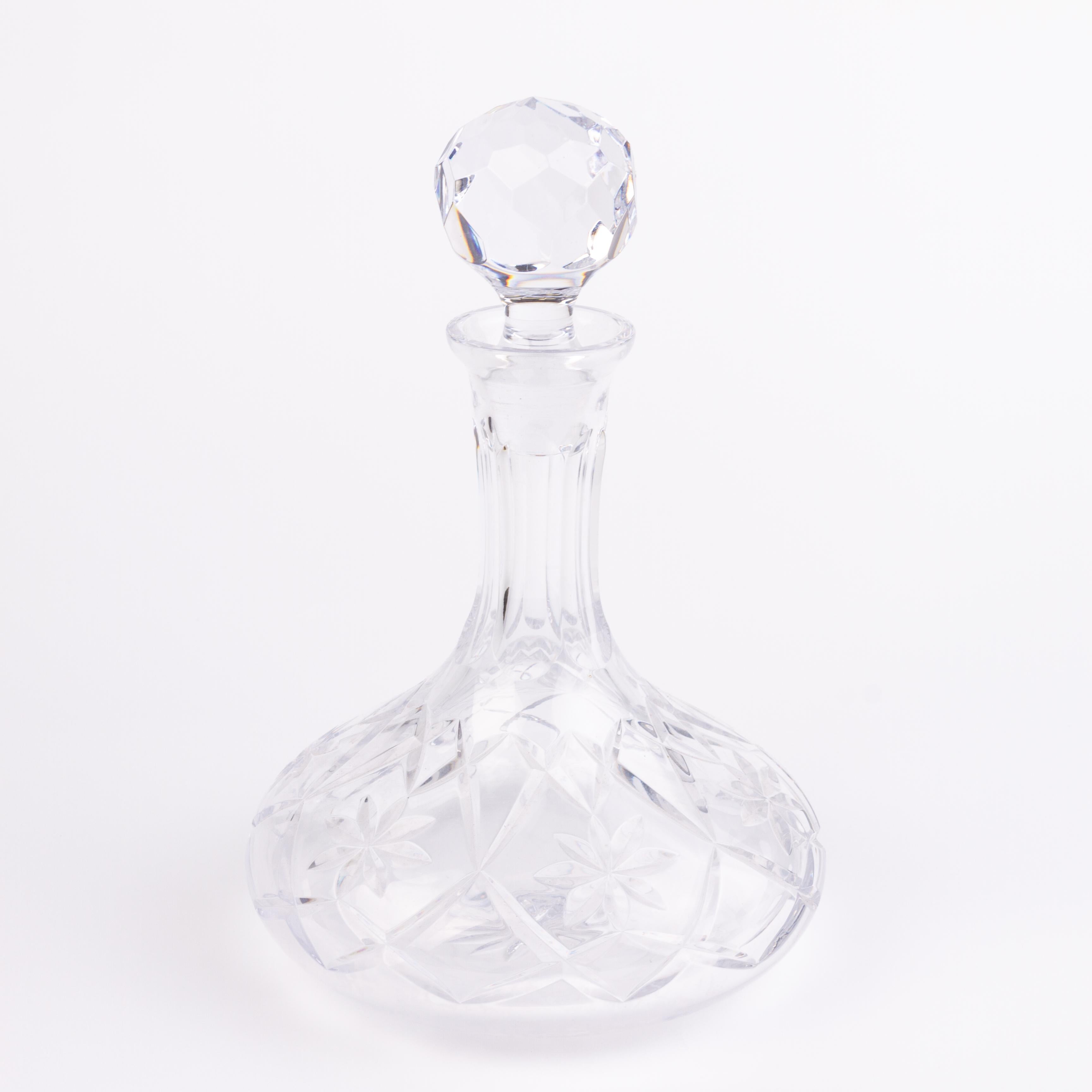 In good condition
From a private collection
Free international shipping
Fine Cut Crystal Liquor Decanter Bottle 
