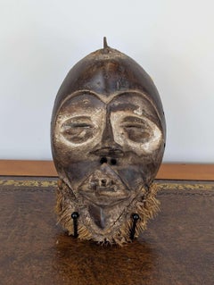 Wunderschöne Dan-Deangle-Maske mit anthropomorphen Schnitzereien, Elfenbeinküste