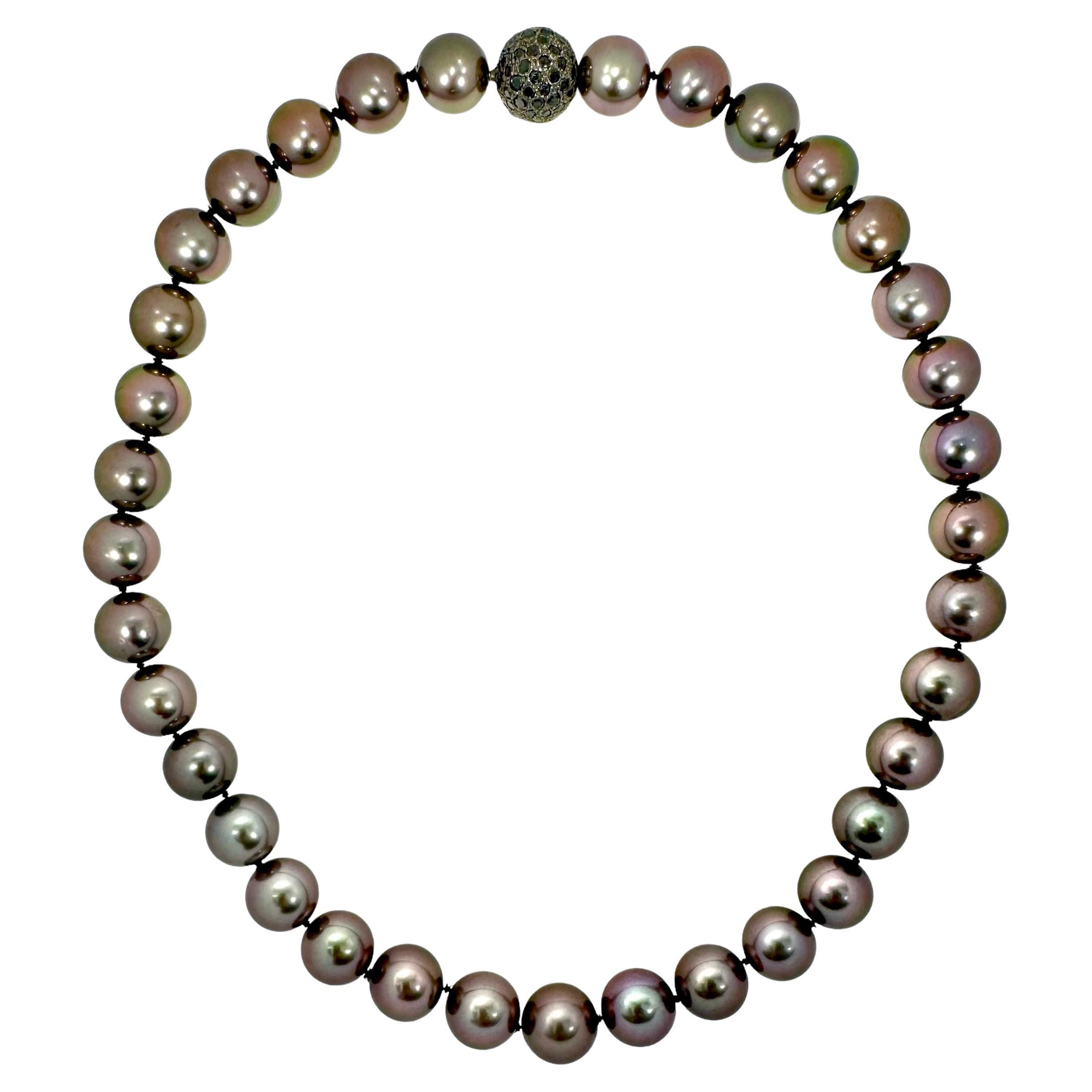 Fine Dark Grey 19 Inch Tahitian Cultured Pearls w/ Black Diamond Ball Clasp For Sale