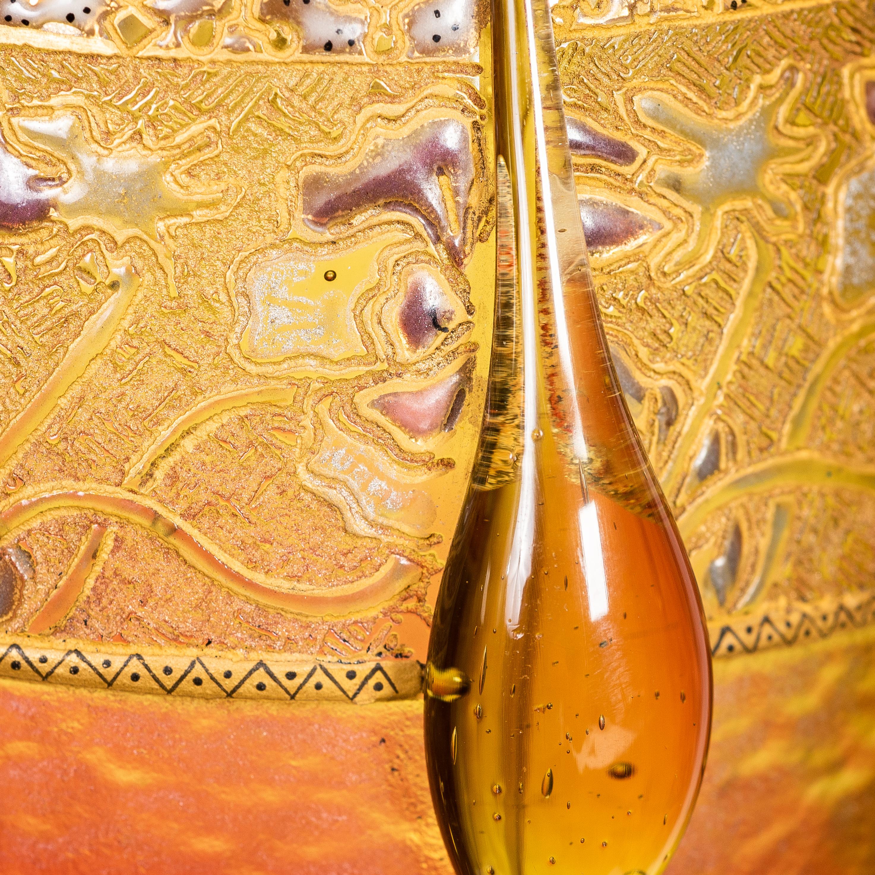 Vase en verre Daum Nancy gravé à l'acide, camée et émaillé,
France, vers 1910
décorée de grandes fleurs jaunes émanant de tiges et de feuilles vert foncé, sur un fond givré et tacheté de rose, d'améthyste, de jaune et de blanc, sur un pied en