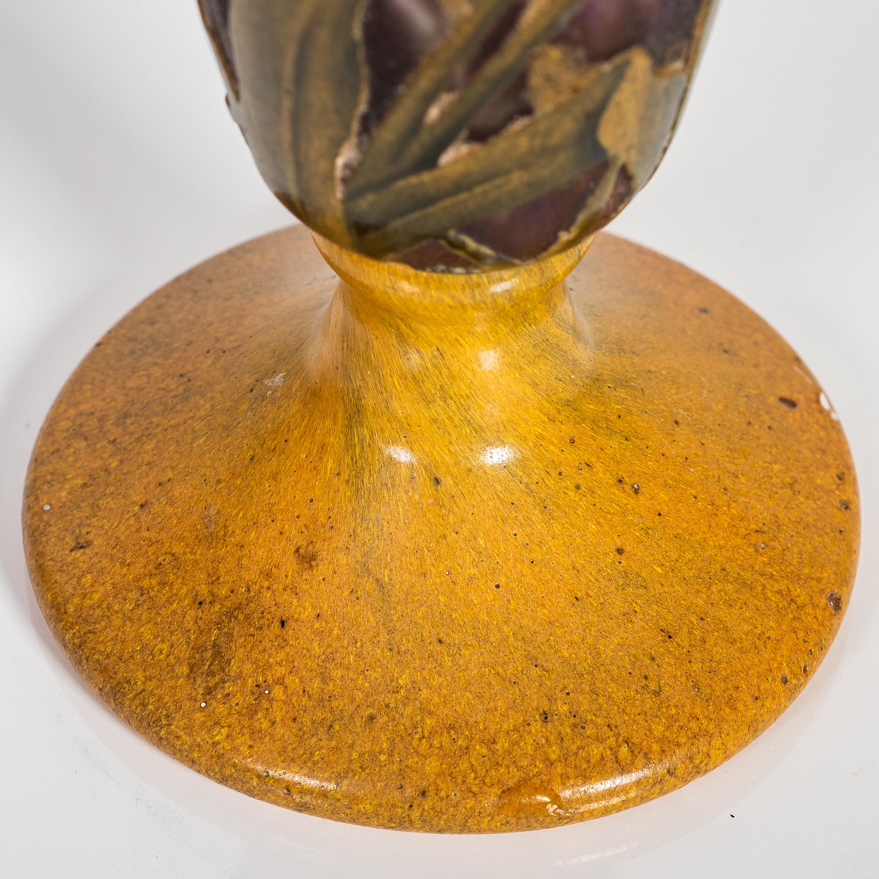 Vase en verre gravé à l'acide:: camée et émaillé de Daum Nancy:: France:: vers 1910 Bon état - En vente à West Palm Beach, FL