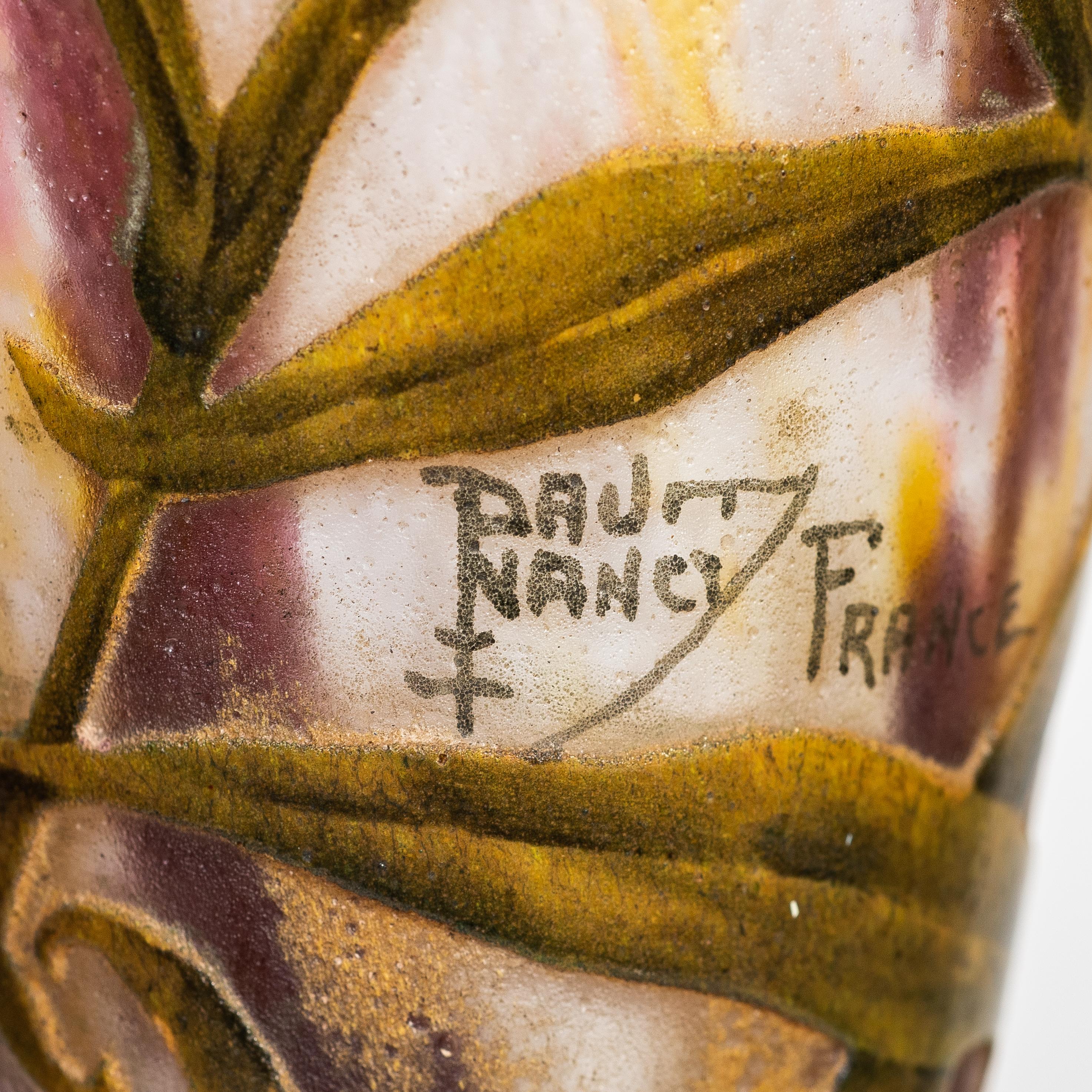 Vase en verre gravé à l'acide:: camée et émaillé de Daum Nancy:: France:: vers 1910 en vente 1