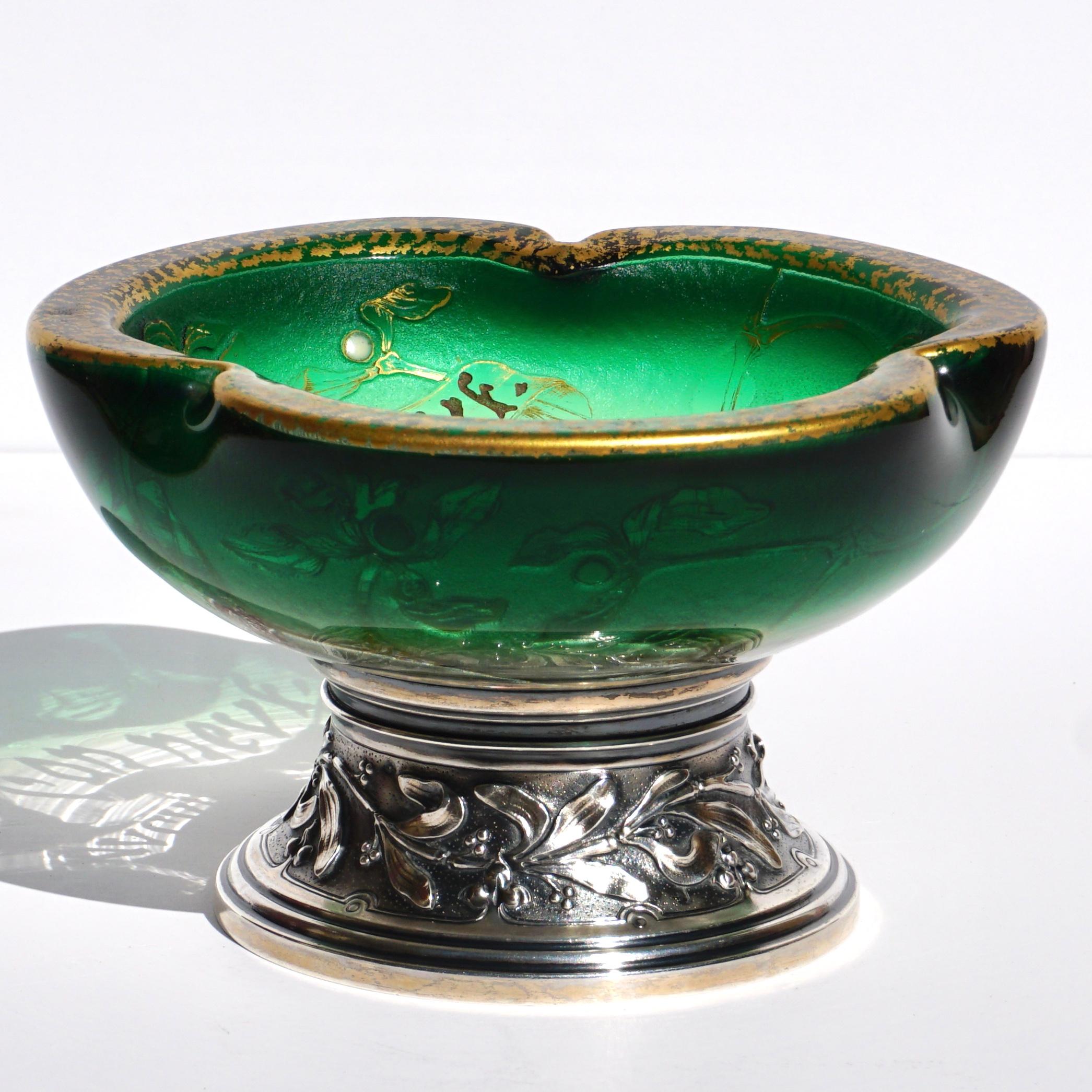 Art nouveau Vase en verre à piédestal en argent doré et émaillé de Daum Nancy en vente