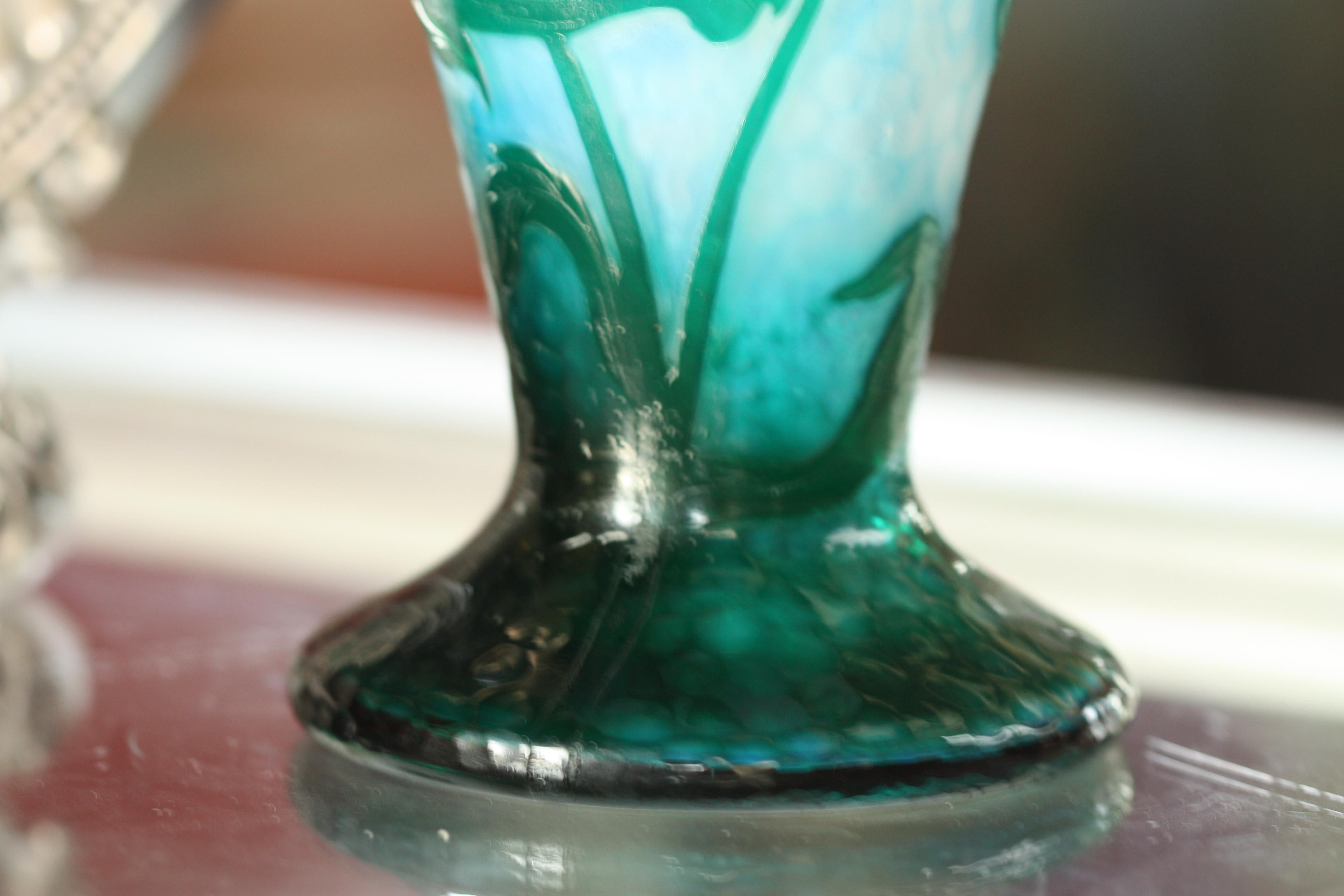 XX secolo Vaso a due manici in vetro fine Daum Nancy Martele Cameo, della collezione Pinhas in vendita