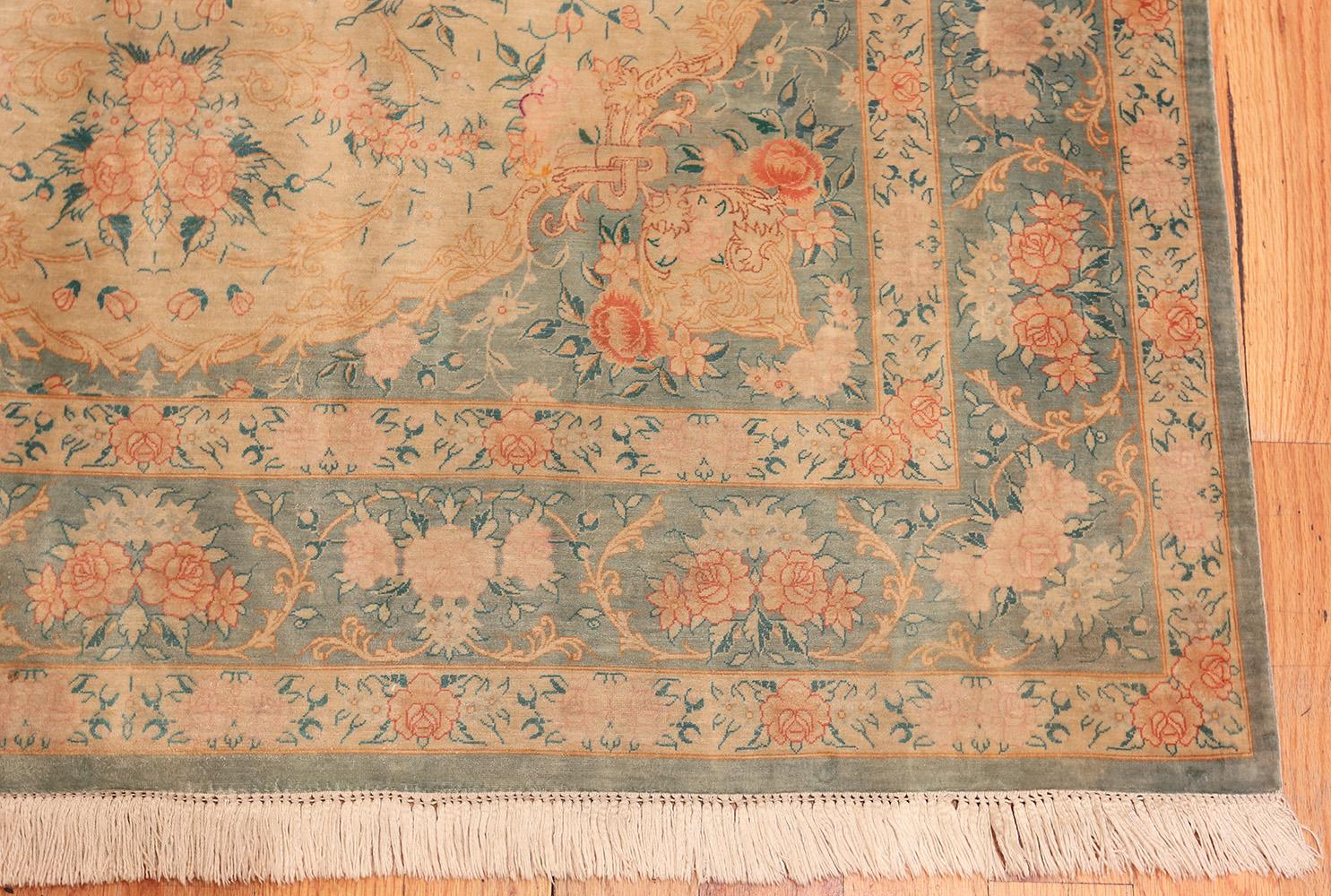 Persischer Qum-Teppich aus Seide im Vintage-Stil. 4 ft 4 in x 6 ft 6 in  (20. Jahrhundert) im Angebot
