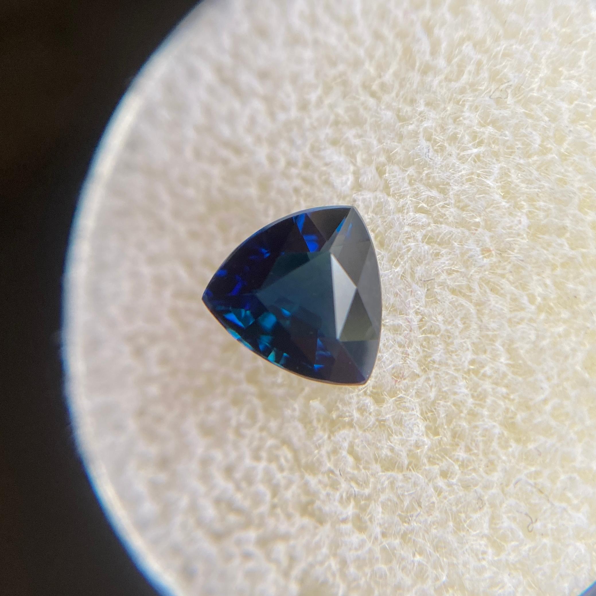 Fine Deep Royal Blue Australian Sapphire 1.27ct Triangle Trillion Cut Gem In New Condition In Birmingham, GB