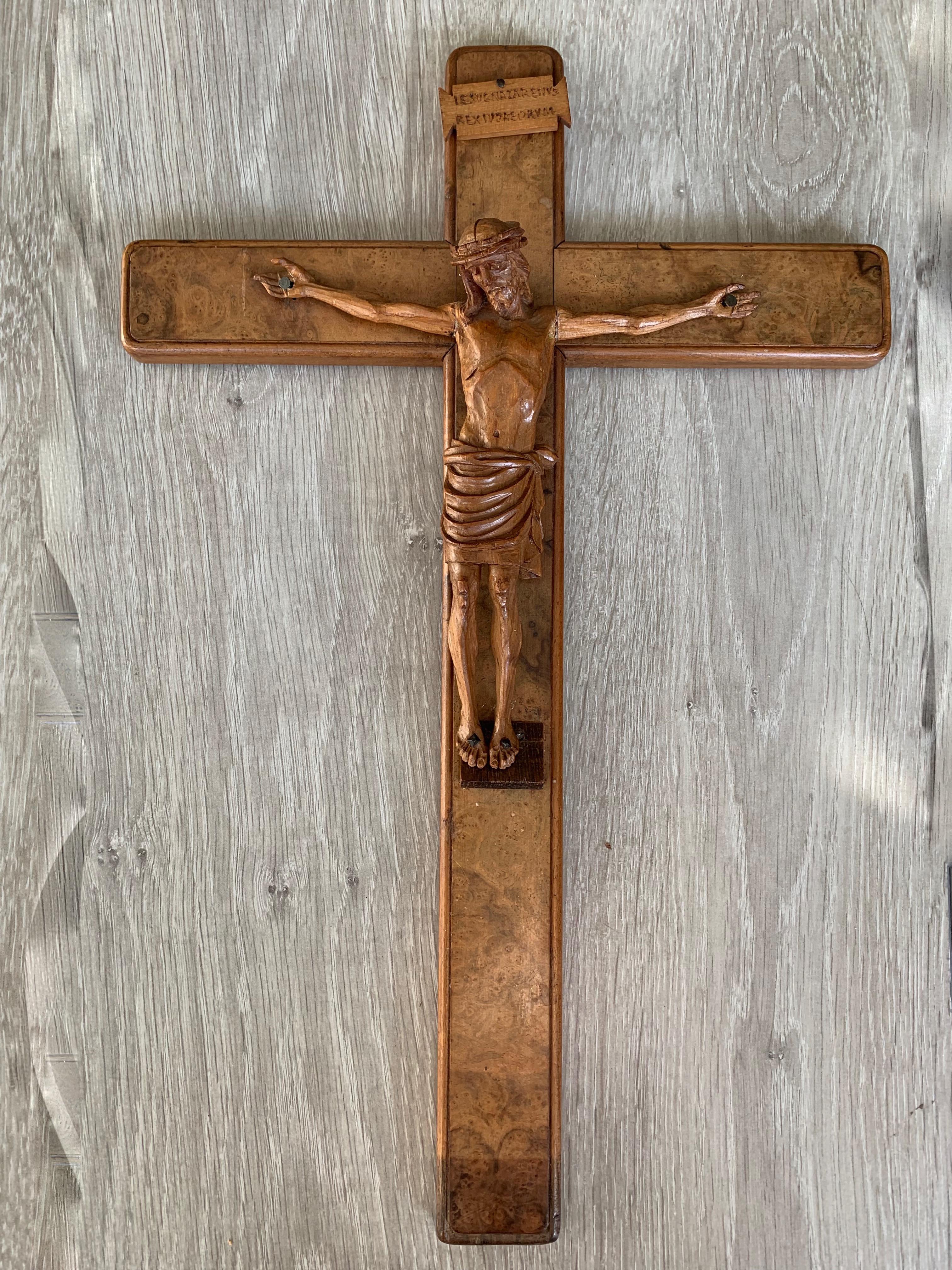 Fine Detailed Early 1900s Carved Burl Walnut Wood Wall Crucifix Corpus of Christ 8