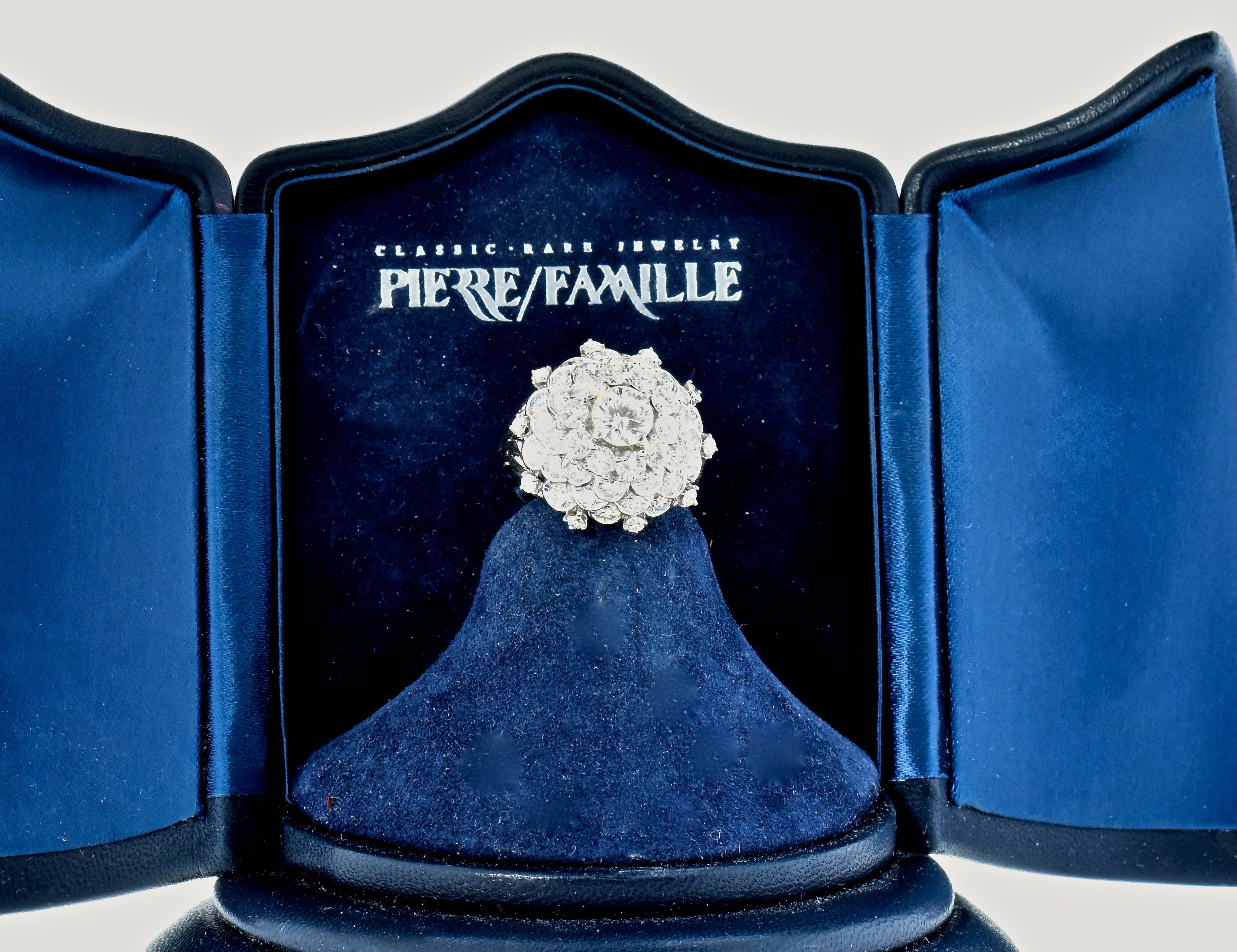 Fine Diamond and Platinum Vintage Handmade Ring, circa 1960 For Sale 3
