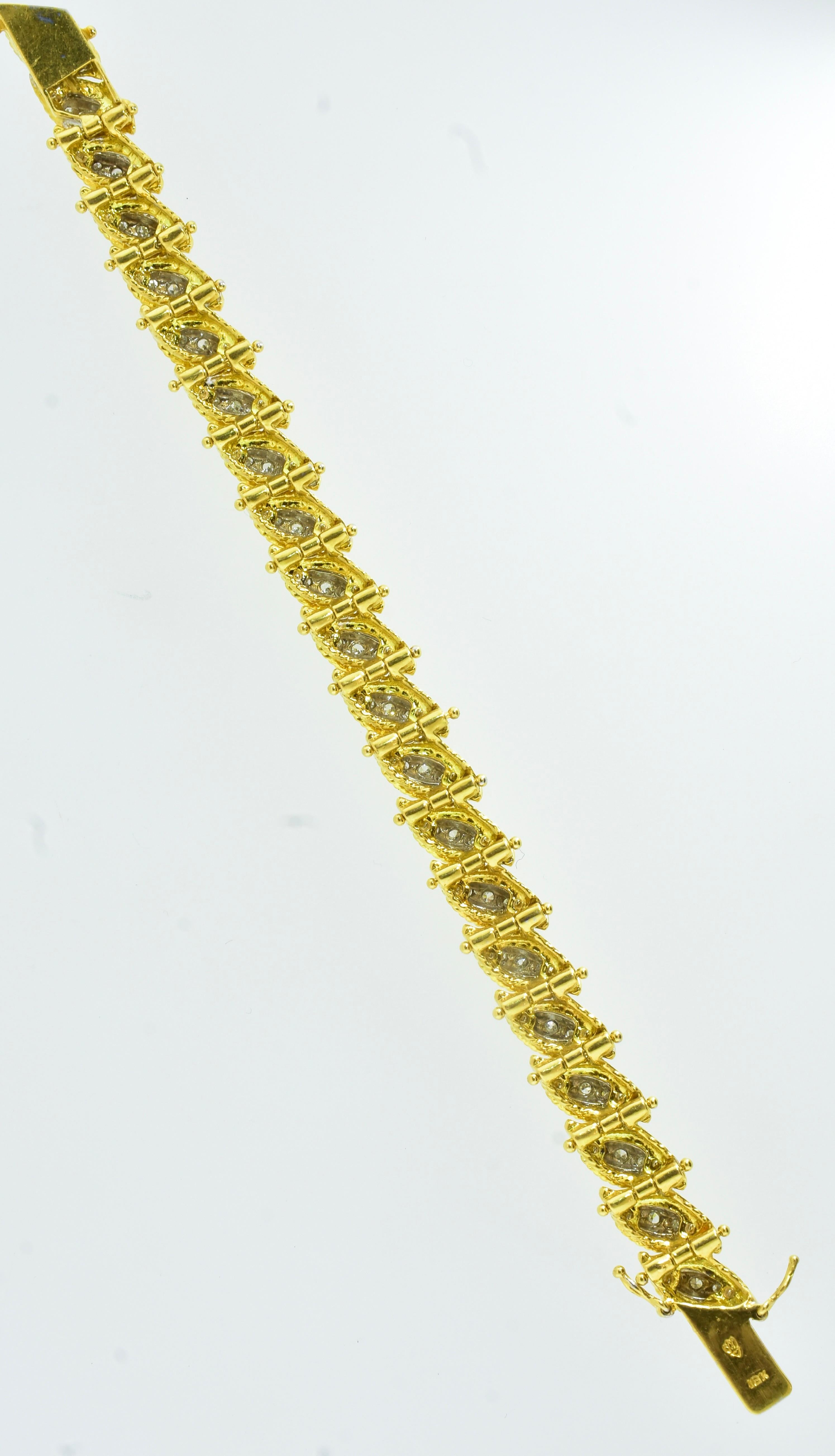Women's or Men's Fine Diamond Bracelet 18K Gold with Fine White Brilliant Cut Diamonds, c. 1960