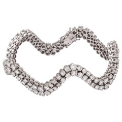 Bracciale con diamanti pregiati e design ondulato flessibile