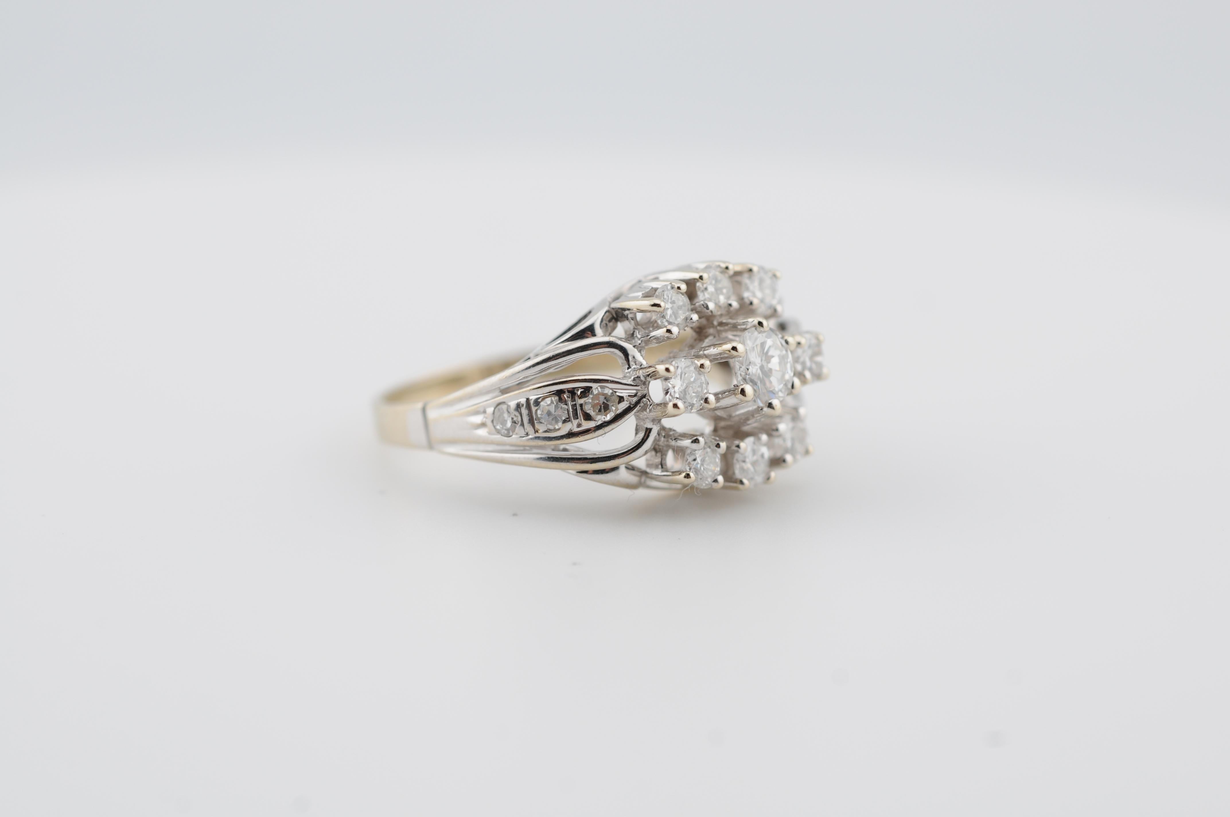 Fine Diamond Cluster Ring  0.89ct VVS1 E–G in 14K White Gold In condizioni buone in vendita a Berlin, BE