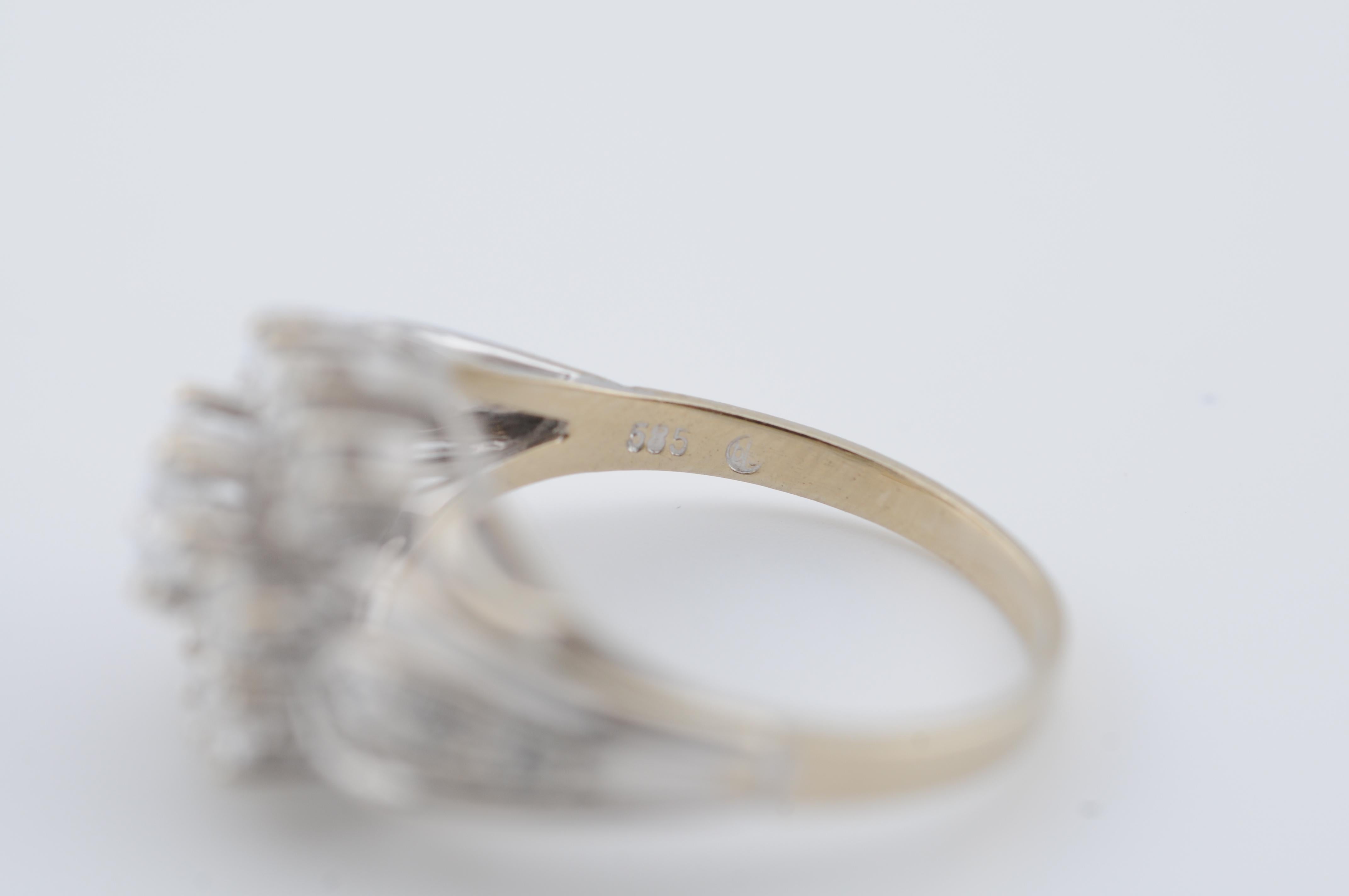 da uomo o donna Fine Diamond Cluster Ring  0.89ct VVS1 E–G in 14K White Gold in vendita