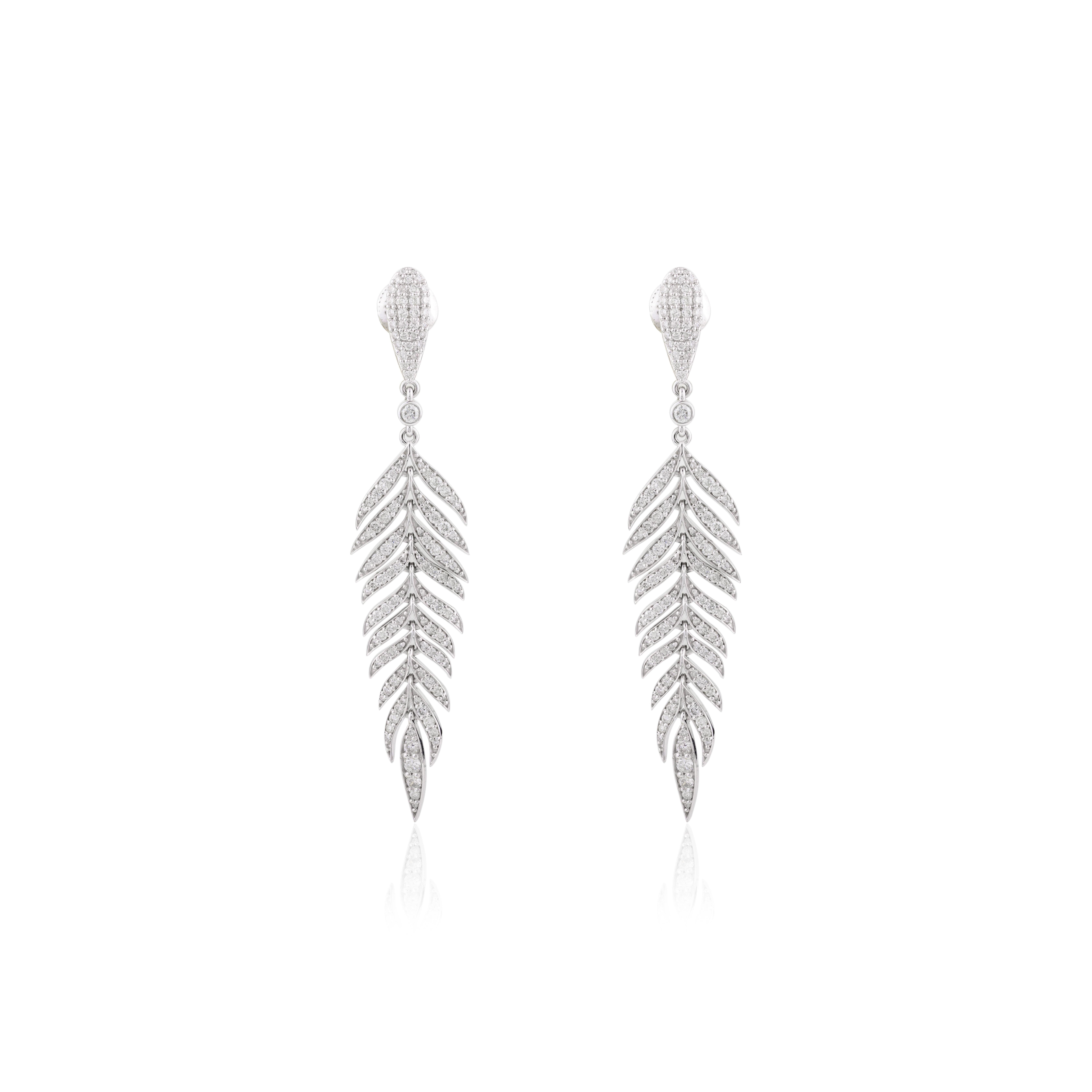 Fine Diamond Flexible Feather Dangle Earrings (orecchini a goccia con piume flessibili) in  Oro bianco massiccio 18k In condizioni Nuovo in vendita a New York, NY