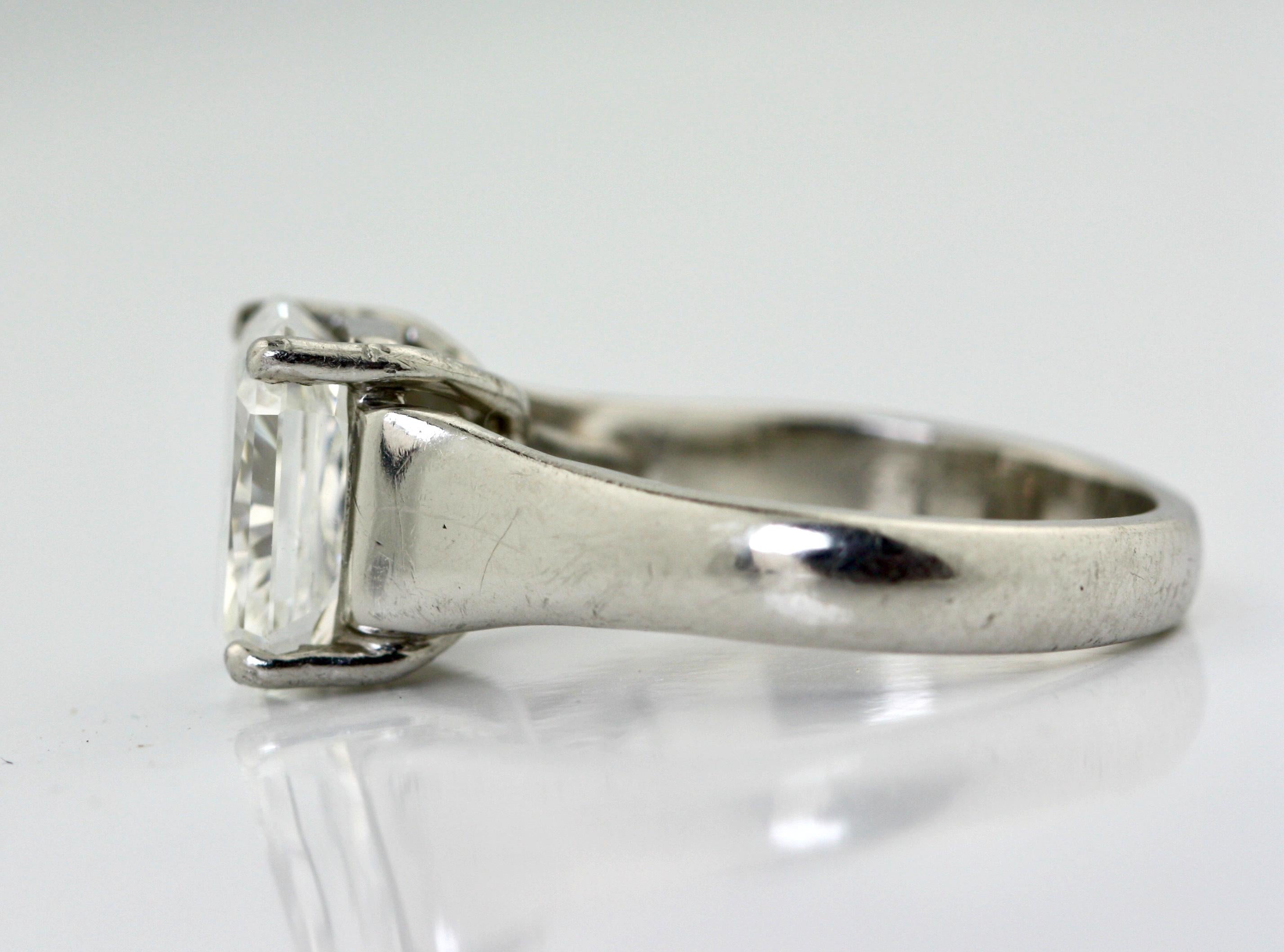 Round Cut Fine Diamond Ring For Sale